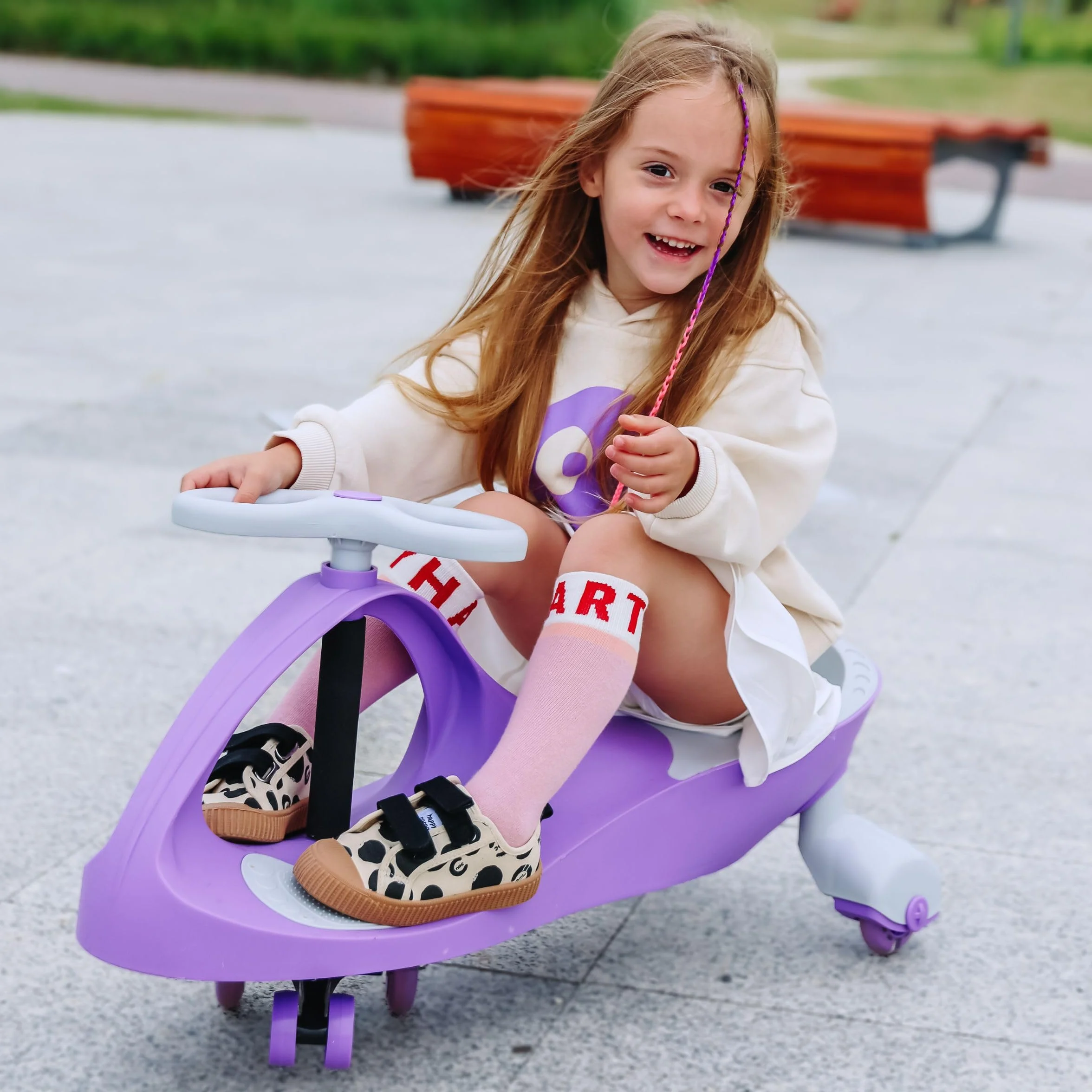 Coche para bebés 3+, TwistCar, Coche para niños pequeños, Vehículo para niños y niñas, Coche Giratorio con Volante, Ruedas de Goma, Capacidad de Carga hasta 120 kg, LED púrpura
