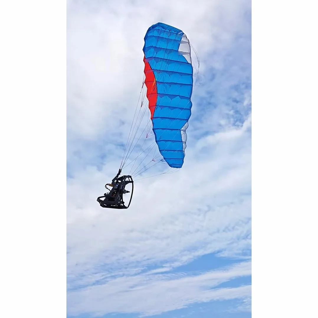 Mini parapente eléctrico de acrobacias a control remoto de 2.4 G, parapente de vuelo acrobático de alta altitud de 150 cm con carrito con ruedas y color de tela de paraguas aleatorio, regalo ideal
