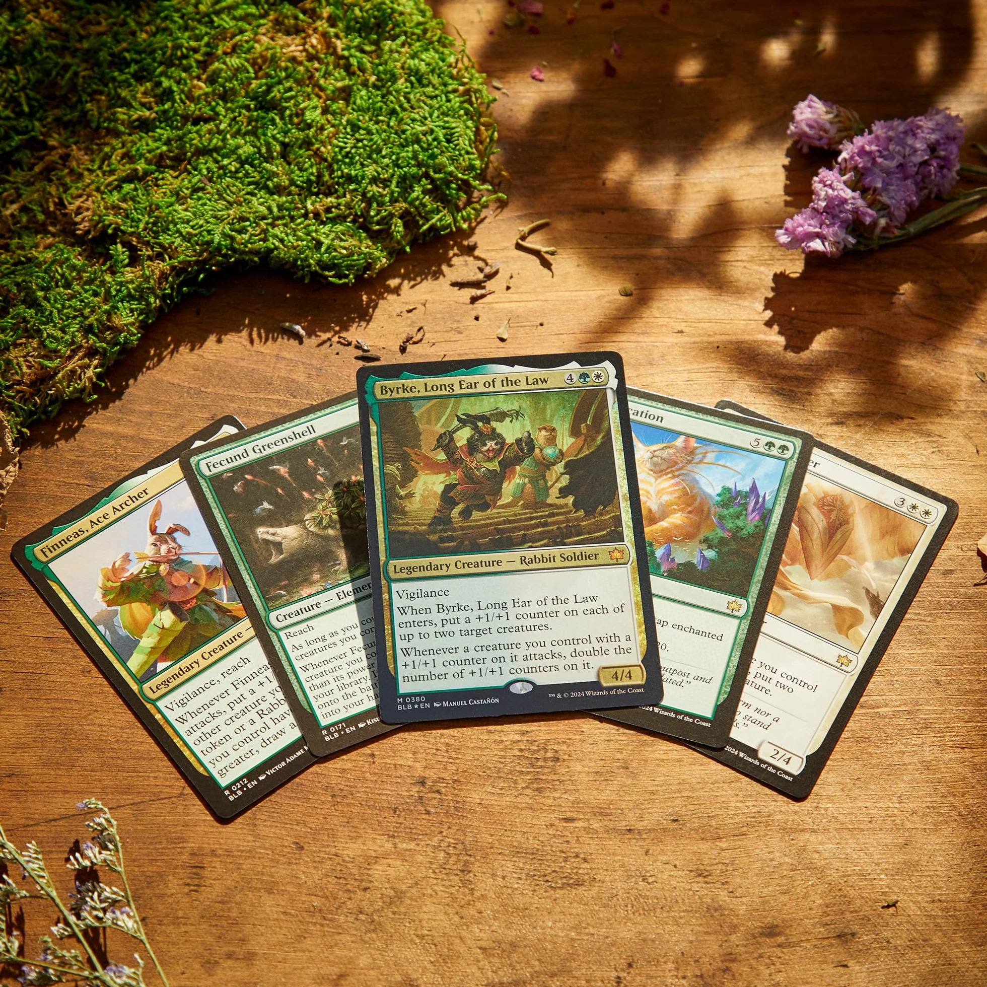 Kit de inicio de Bloomburrow, de Magic: The Gathering - 2 mazos listos para jugar (Versión en Español)