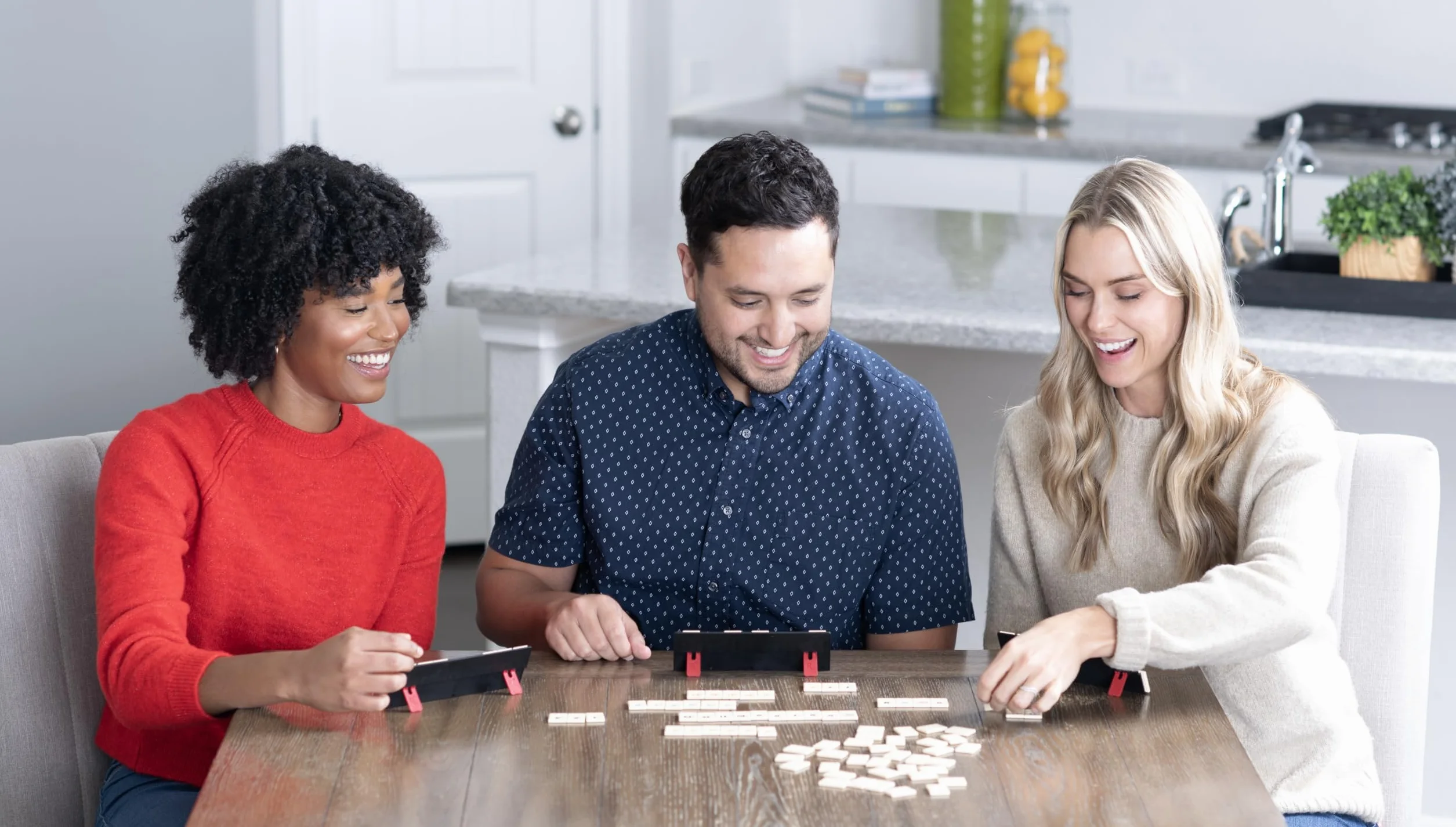 RUMMIKUB - Compact Travel Edition - Juego de Mesa de Viaje para Niños y Adultos - A Partir de 6 Años - Incluye Bolsa de Transporte - Versión Portátil - de 2 a 4 Jugadores