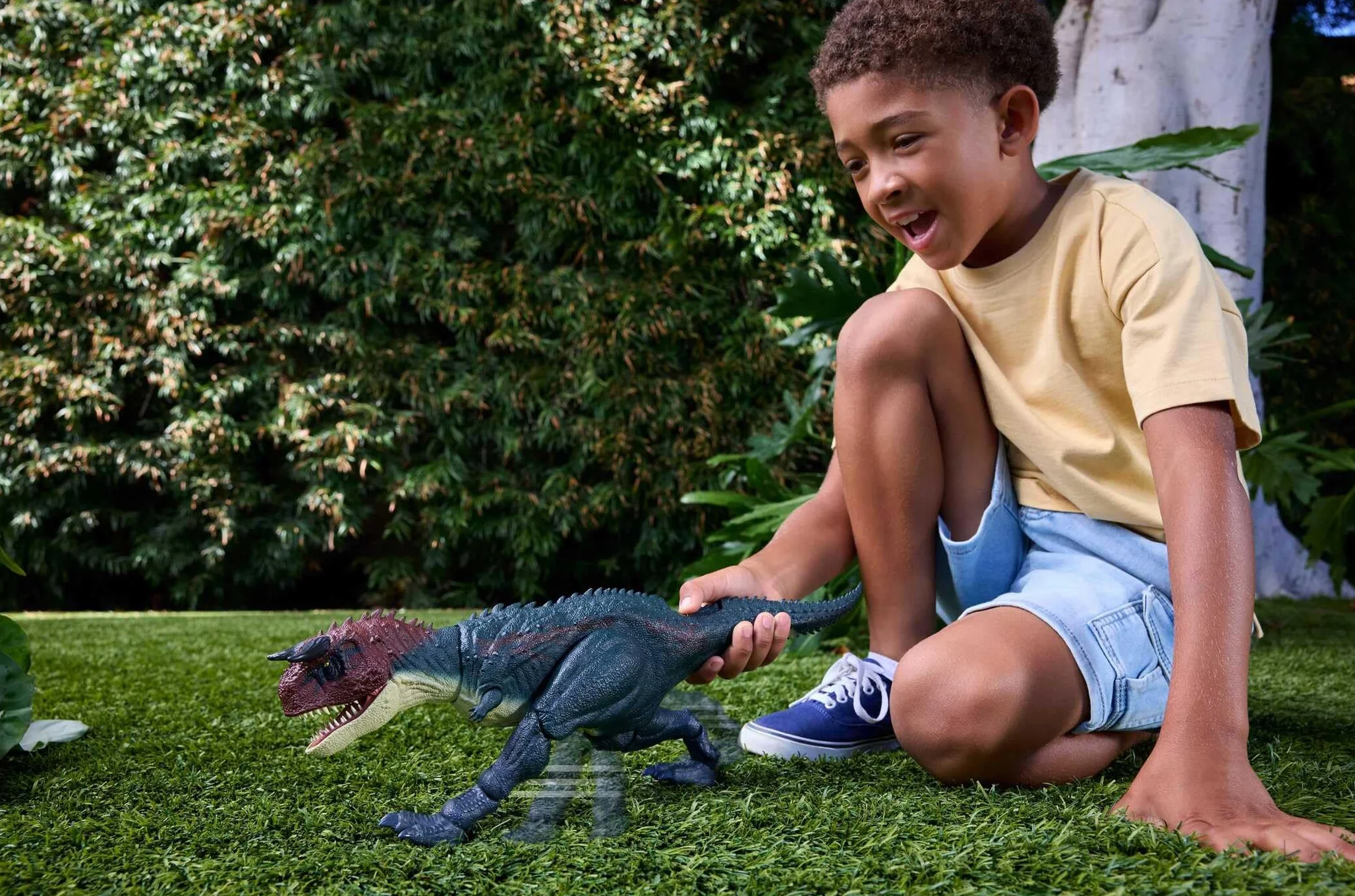 Mattel Jurassic World Corre y Devora Carnotauro, Figura de acción de Dinosaurio con Sonidos, JKG85