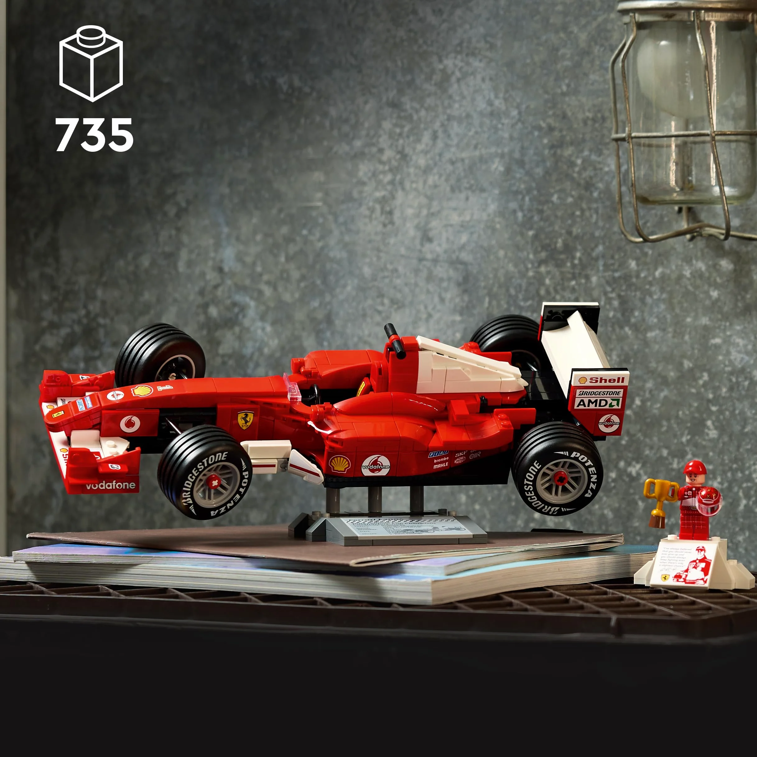 LEGO Icons Ferrari F2004 y Michael Schumacher - Maqueta para Adultos de Coche de F1 - Motor V10 con Minifigura de Piloto Coleccionable - Regalo para Hombres y Mujeres Fans de la Fórmula 1-11375