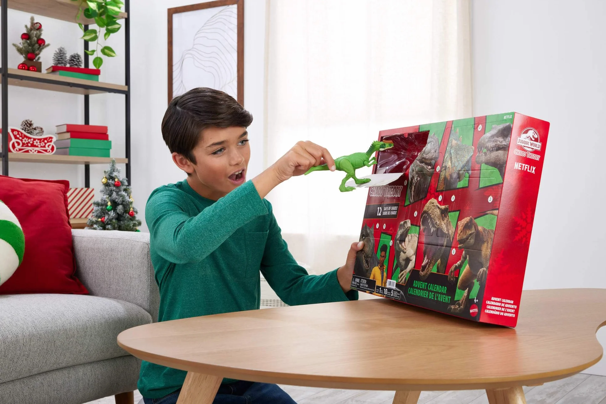 Mattel Jurassic World Teoría del Dinocaos Calendario de Adviento con 12 Puertas, 12 días de sorpresas, Smoothie y Otras 9 Figuras de Dinosaurios, Figura de Brooklynn, JGM17