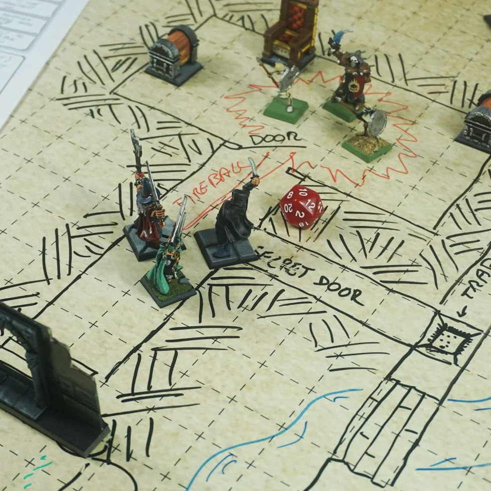Dungeon Grid Game Mat | IMPRESCINDIBLE Accesorio para Juegos de rol - Batallas – Juegos de Mesa | Compatible con D&D, Pathfinder y Warhammer | Reutilizable, Durable Y PORTÁTIL