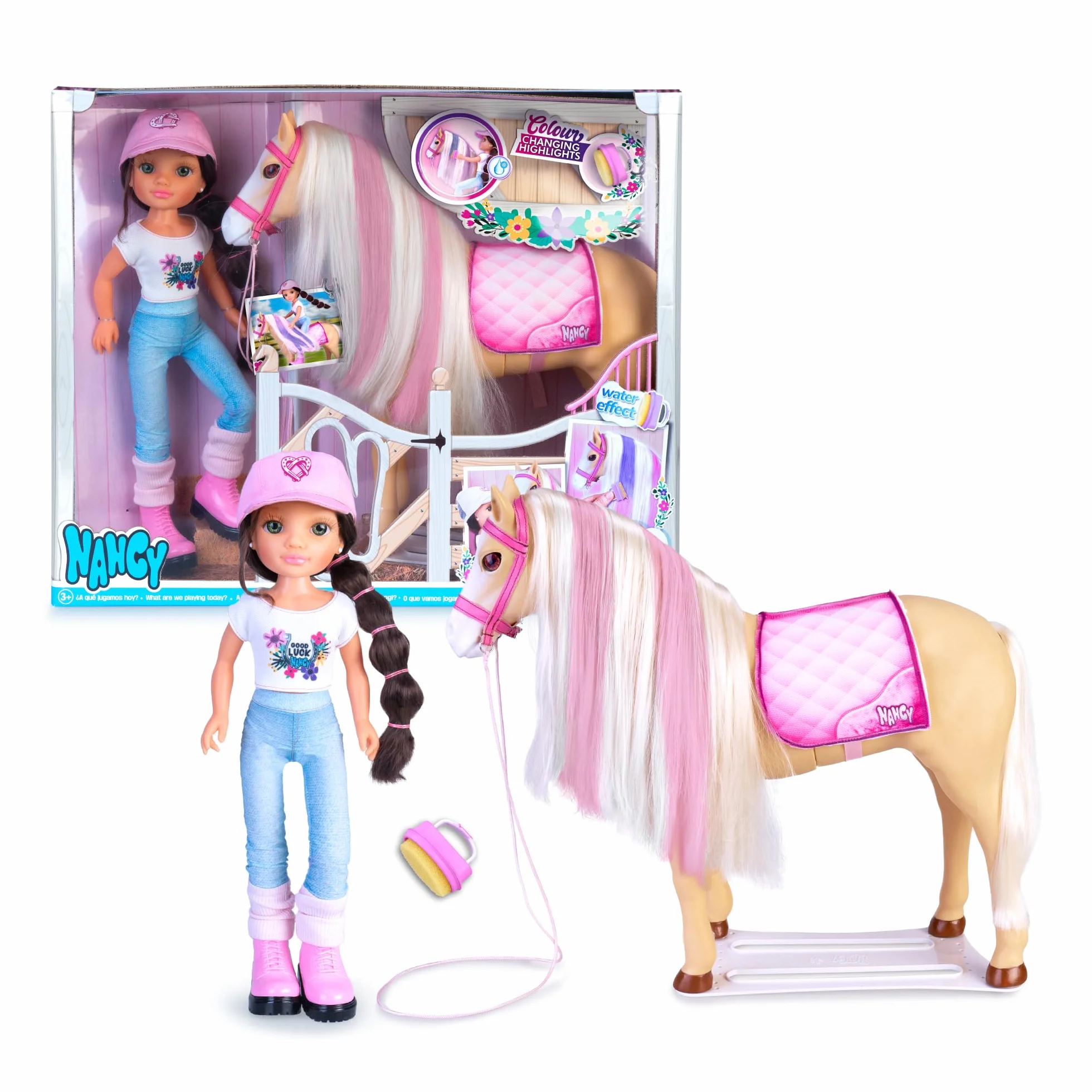 Nancy - Un día con su Caballo, muñeca Fashion articulada y Caballo, Accesorios de Cuidado, Cepillo-Esponja Que Cambia el Color del Pelo de la Crin, niños y niñas a Partir de 3 años, Famosa (NAC49000)