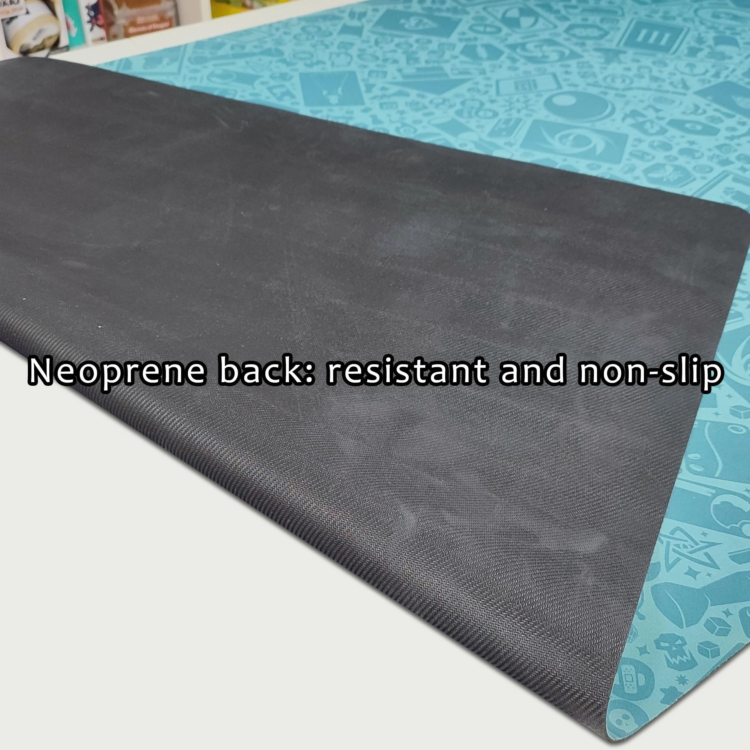 Neoprene Play Mat | Tapete especializado para Juegos de Mesa, Dados y Cartas | 140 x 80 cm | Impermeable, Antideslizante y Enrollable (Gaming (Blue))