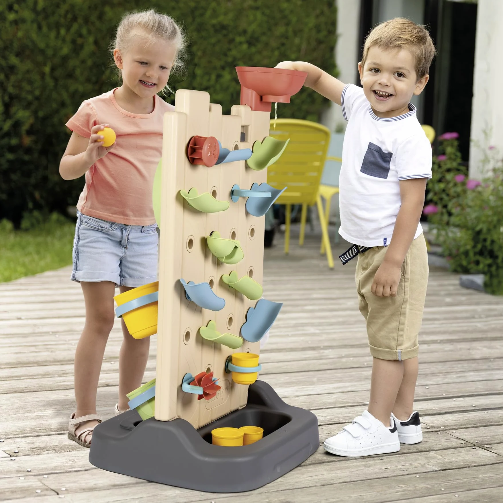 Smoby Life Muro de Actividades - Doble Cara con 6 Juegos y 29 Accesorios, 84% Material Reciclado y Protección UV, para Interior y Exterior, A Partir de 2 Años (7600840301)