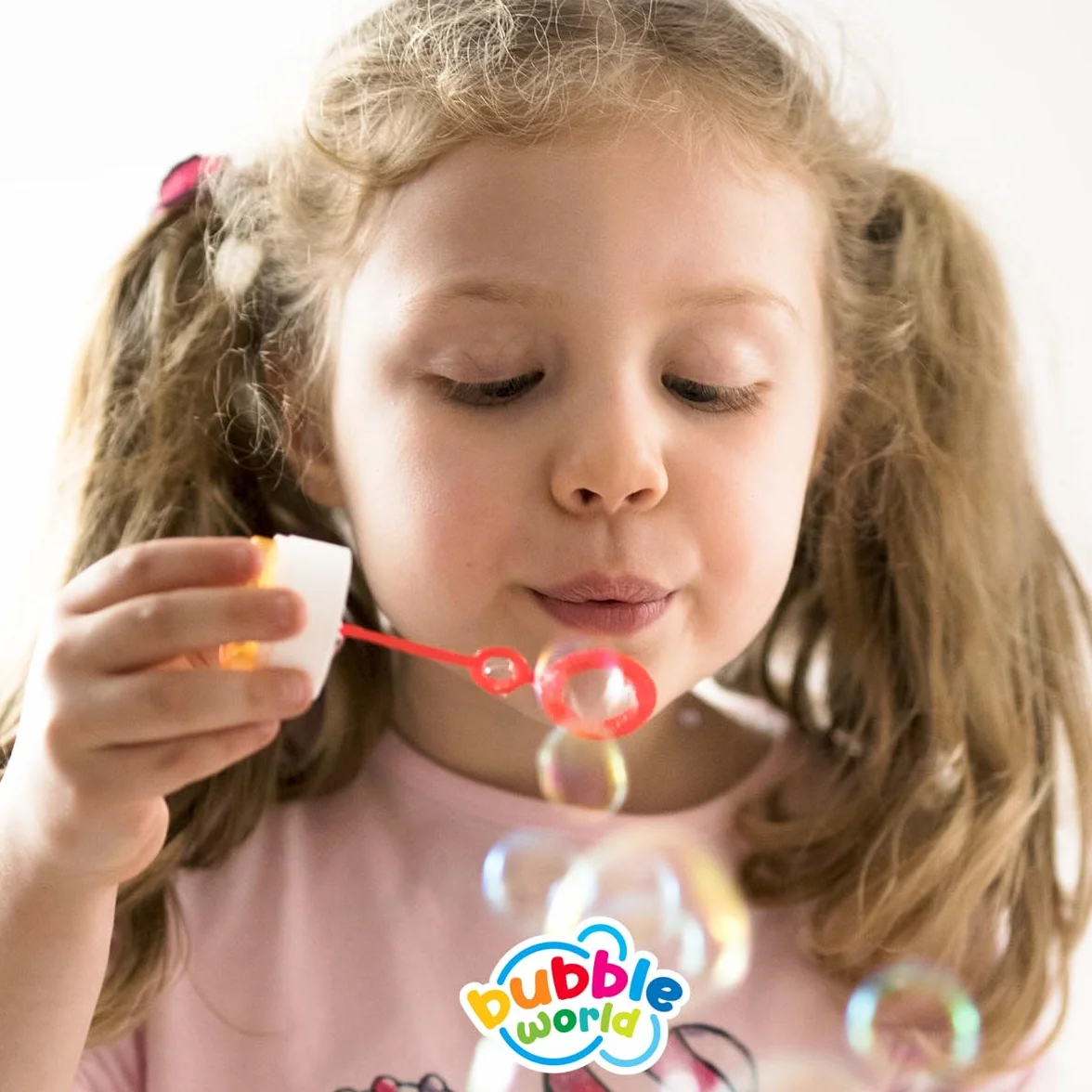 Bubble World - Recarga Líquido para Pompas de Jabón - Pompas de Jabón Niños - Líquido Listo para Usar para Pompas y Pomperos - Hipoalergénico - Sin Parabenos - Sin Gluten - 1 L - Made in Italy