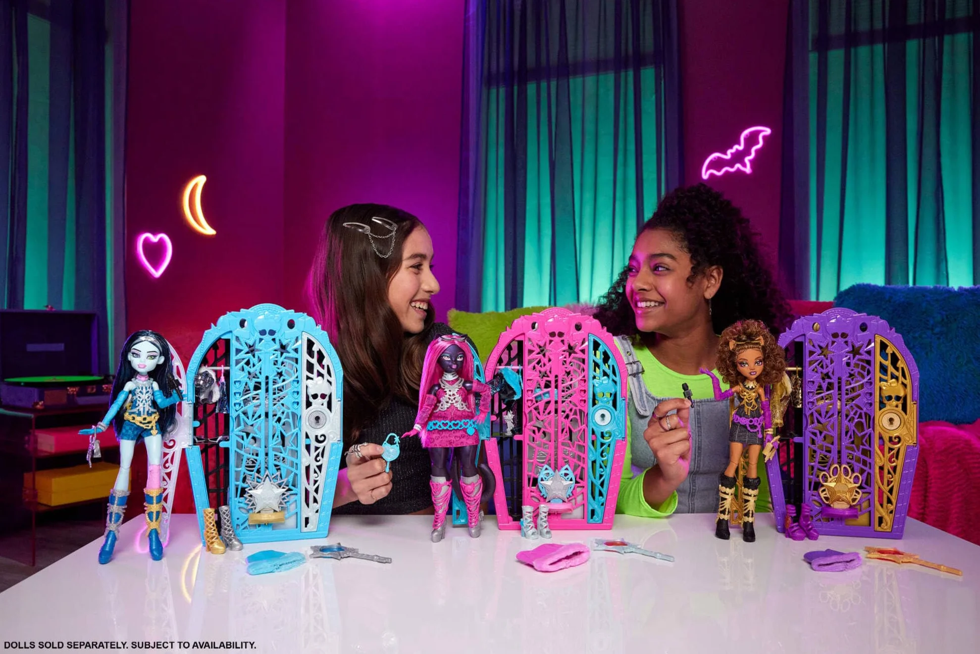 Monster High Skulltimate Secrets Hauntlywood Mysteries Clawdeen Wolf Conjunto de muñeca y accesorios, con armario y más de 19 sorpresas con mucho glamour, incluida ropa de muñeca, JBG80