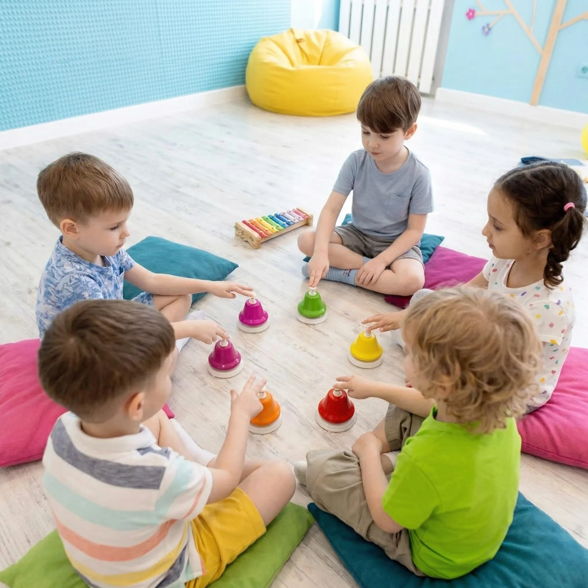 THE TWIDDLERS Campanas Musicales Arcoíris, Juego de 8 Campanas de Percusión de Mano para Niños, con Libro de Música