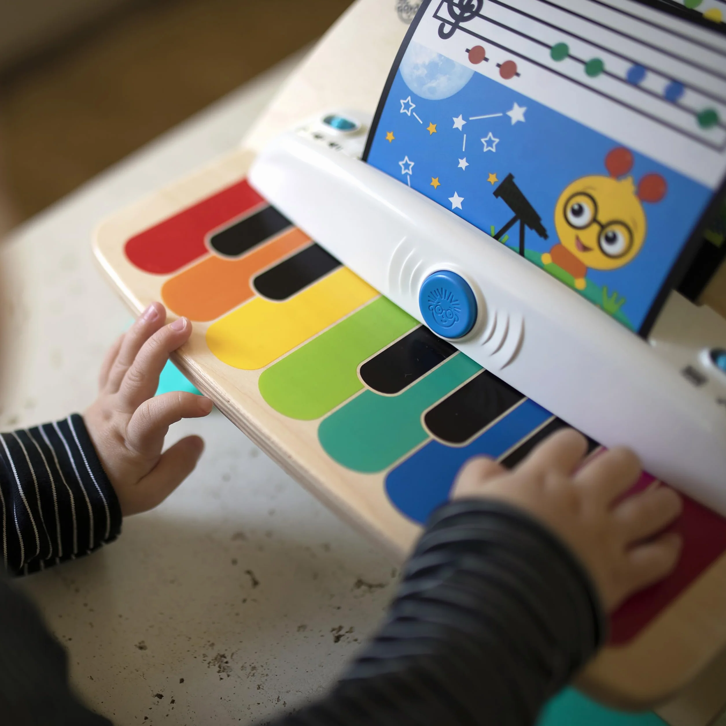 Baby Einstein, Hape, Piano Magic Touch, Juguete Musical de Madera, Incluye 3 partituras y 6 Canciones, Volumen Ajustable, a Partir de 6 Meses, Be Piano, 1 Unidad (Paquete de 1)