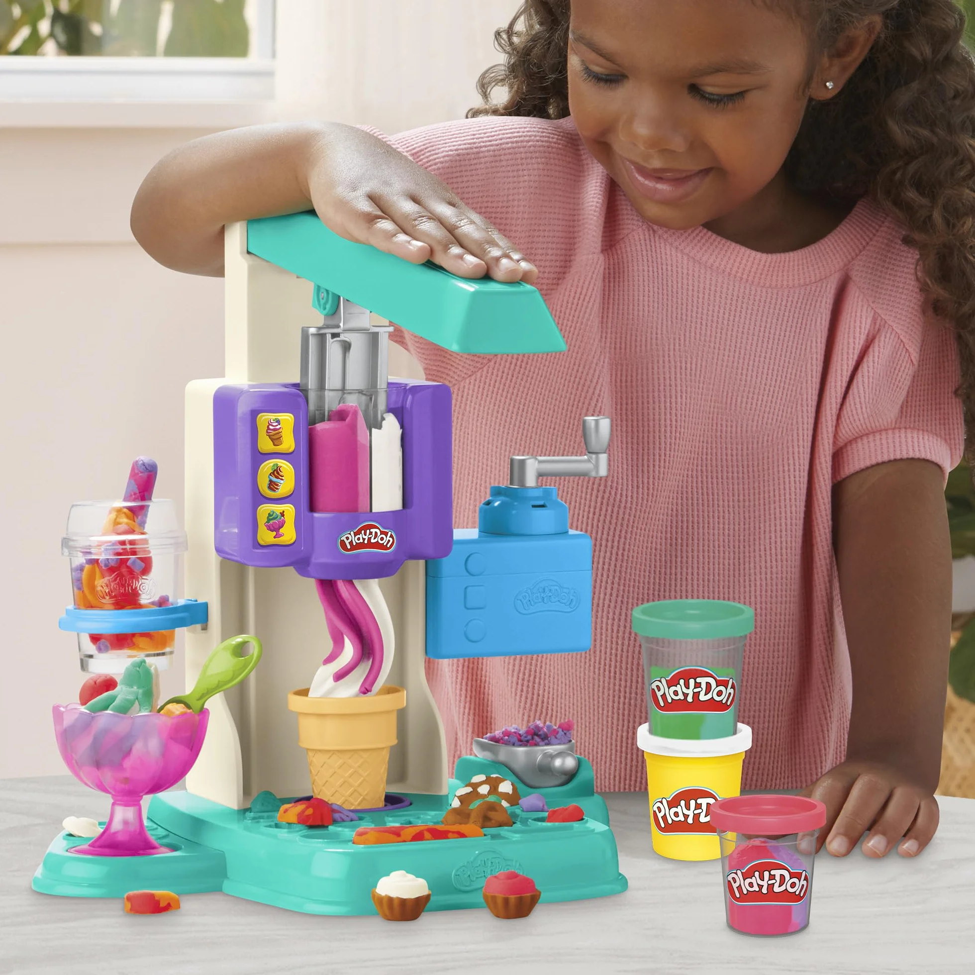 Play-Doh Hasbro Heladería Multicolor, Juego de Comida, 5 Botes de Plastilina de Colores, Manualidades para Niños y Niñas a Partir de 3 Años, Juguete Creativo, Moldes de Helado