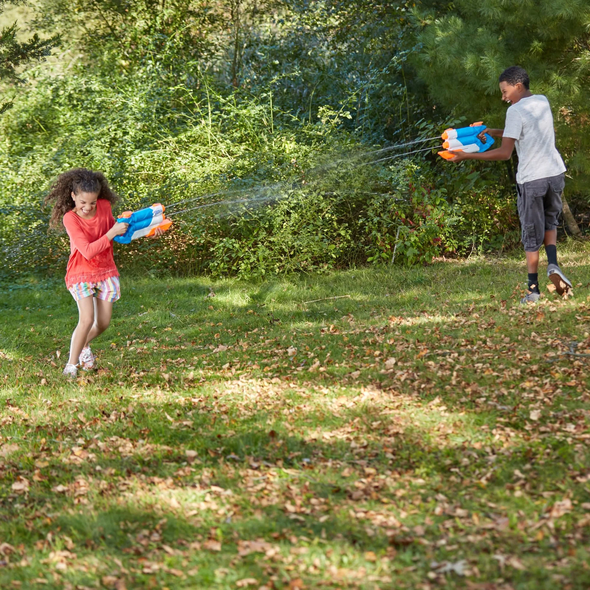 Nerf Super Soaker Twin Tide Lanzador de agua de bombeo 2 cañones Juguete agua al aire libre