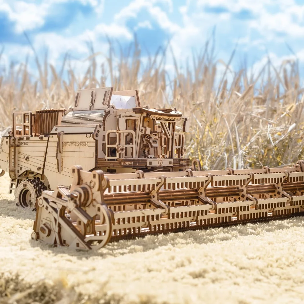 EWA Eco-Wood-Art Ideal para coleccionistas, Amantes de la Agricultura y Solo Aquellos Que aprecian Modelos interesantes, Color Naturaleza (HARVESTING Combine with Grain Header)