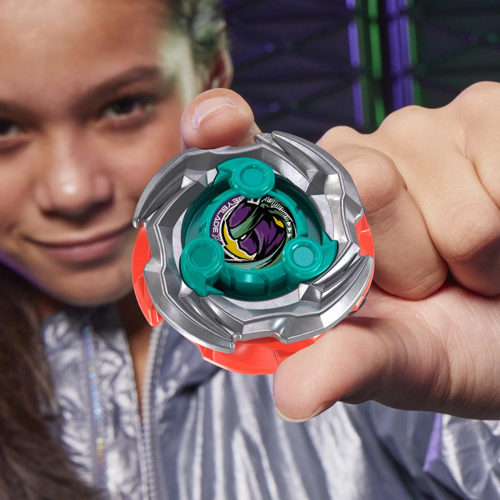 Beyblade X, Set de Batalla Sneak Attack con Arena Beystadium, 2 Tops Takara Tomy de rotación Derecha, 2 lanzadores, A Partir de 8 años
