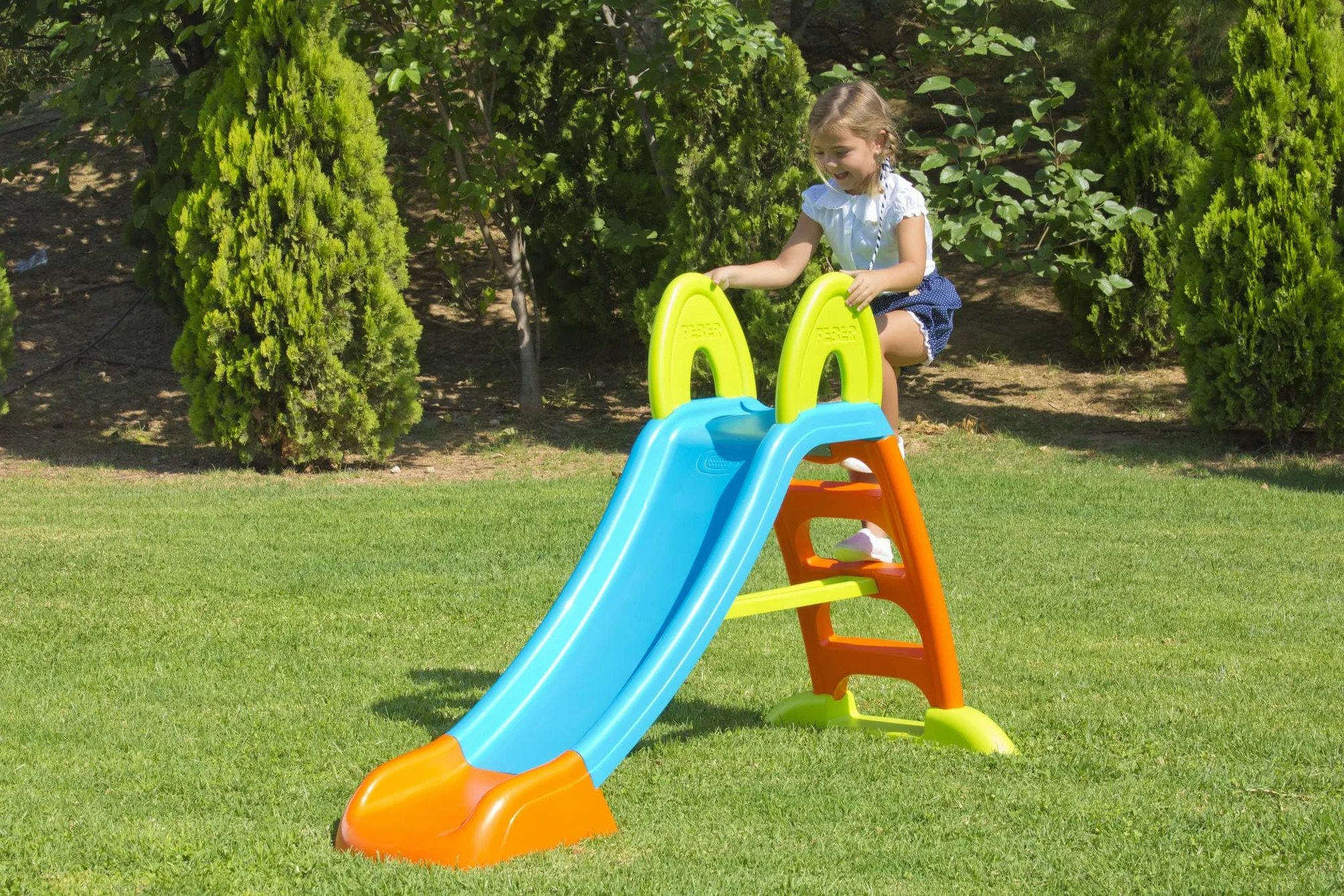FEBER - Tobogán Slide Plus con Agua con hueco para la poner la manguera,escaleras antideslizantes,multicolor, de resistencia y fácil montaje, para niños de 2 y 7 años, FAMOSA(800009001)Versión previa