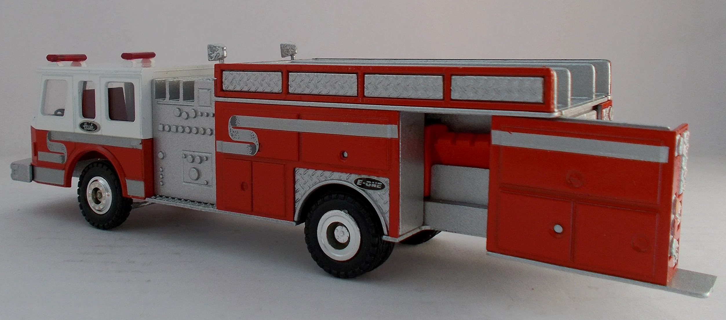 CONRAD - CON5510 - Camion de pompier américain Hush Pumper - 1/50
