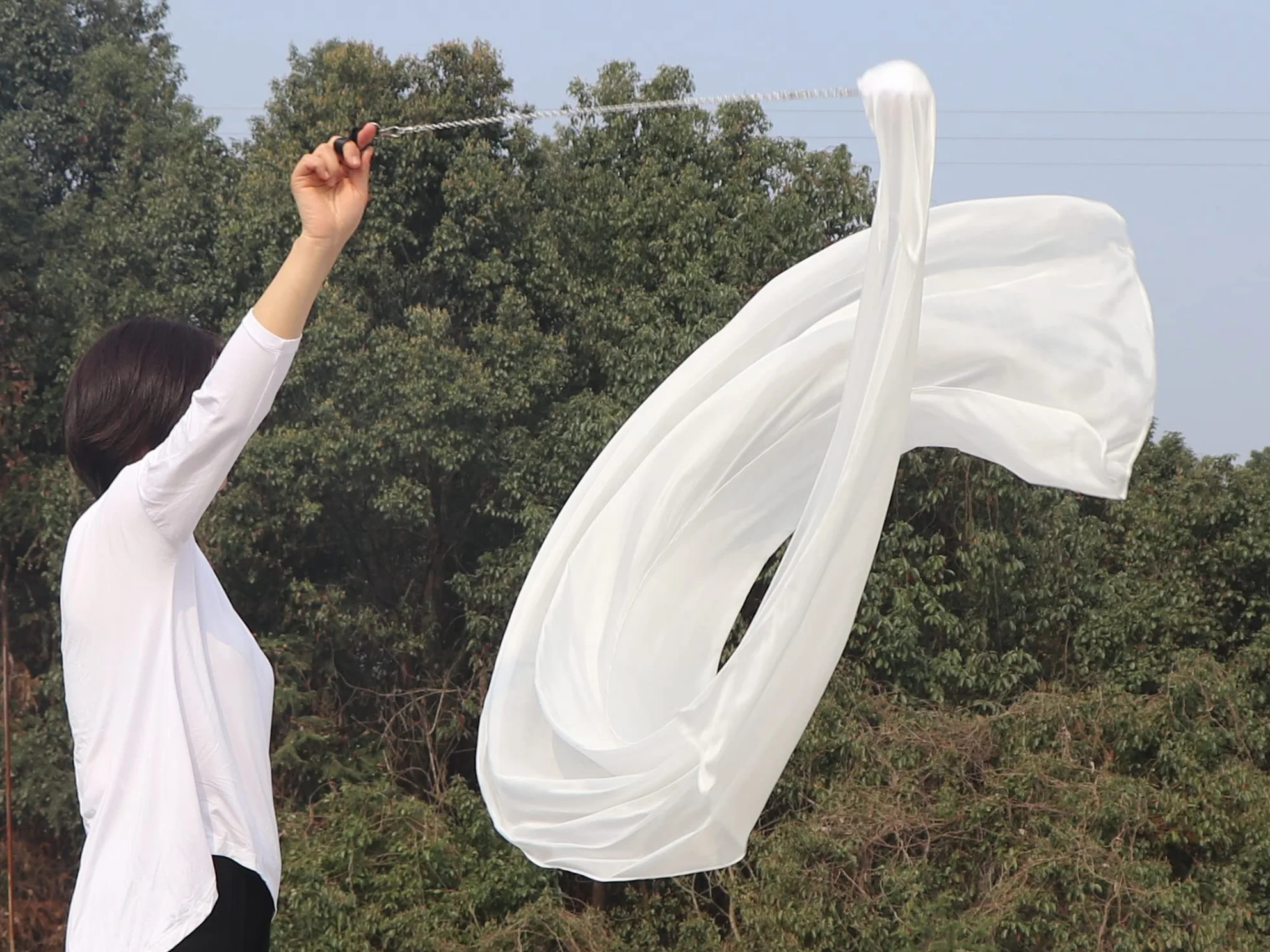 Winged Sirenny Velo de Seda POI 230cm Danza del Vientre Colores Vibrantes Blanco