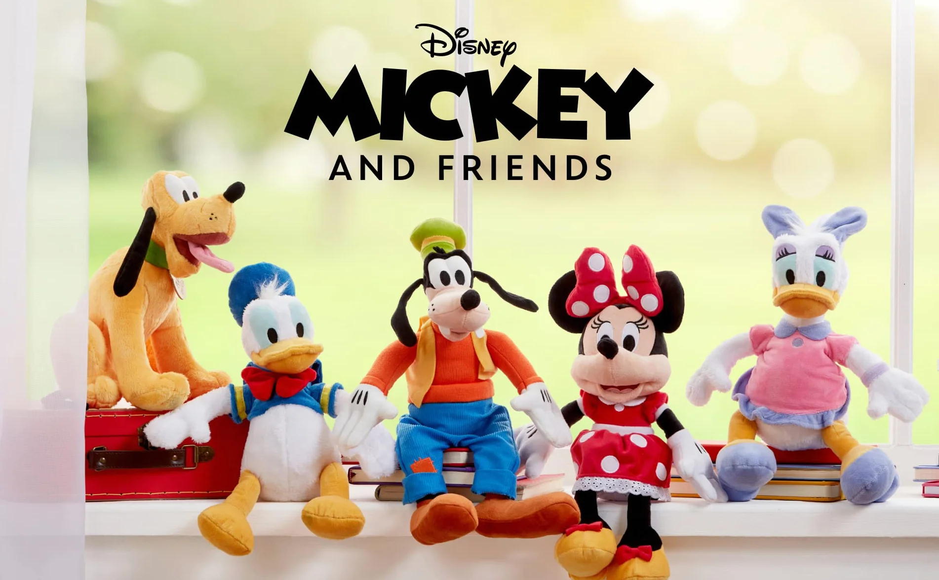 Disney Store Peluche pequeño de Daisy, Altura: 30 cm, Peluche con un Acabado de Tacto Suave y Detalles Bordados, Barriga blandita rellena de Perlas de poliestireno, para Todas Las Edades
