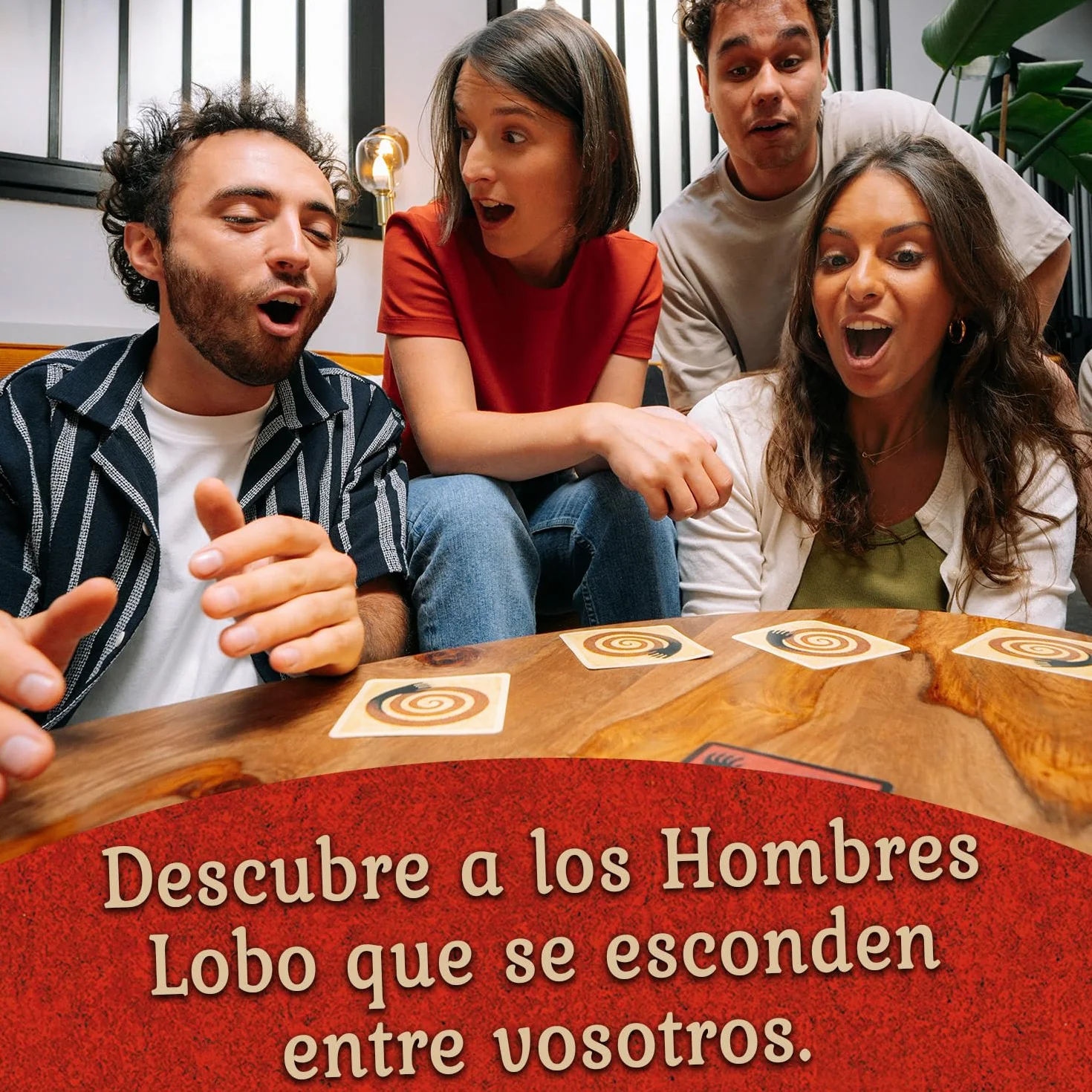 Asmodee Los Hombres Lobo de Castronegro, Party Game de Roles Ocultos, 8-18 Jugadores, 10+ Años, 30 Minutos