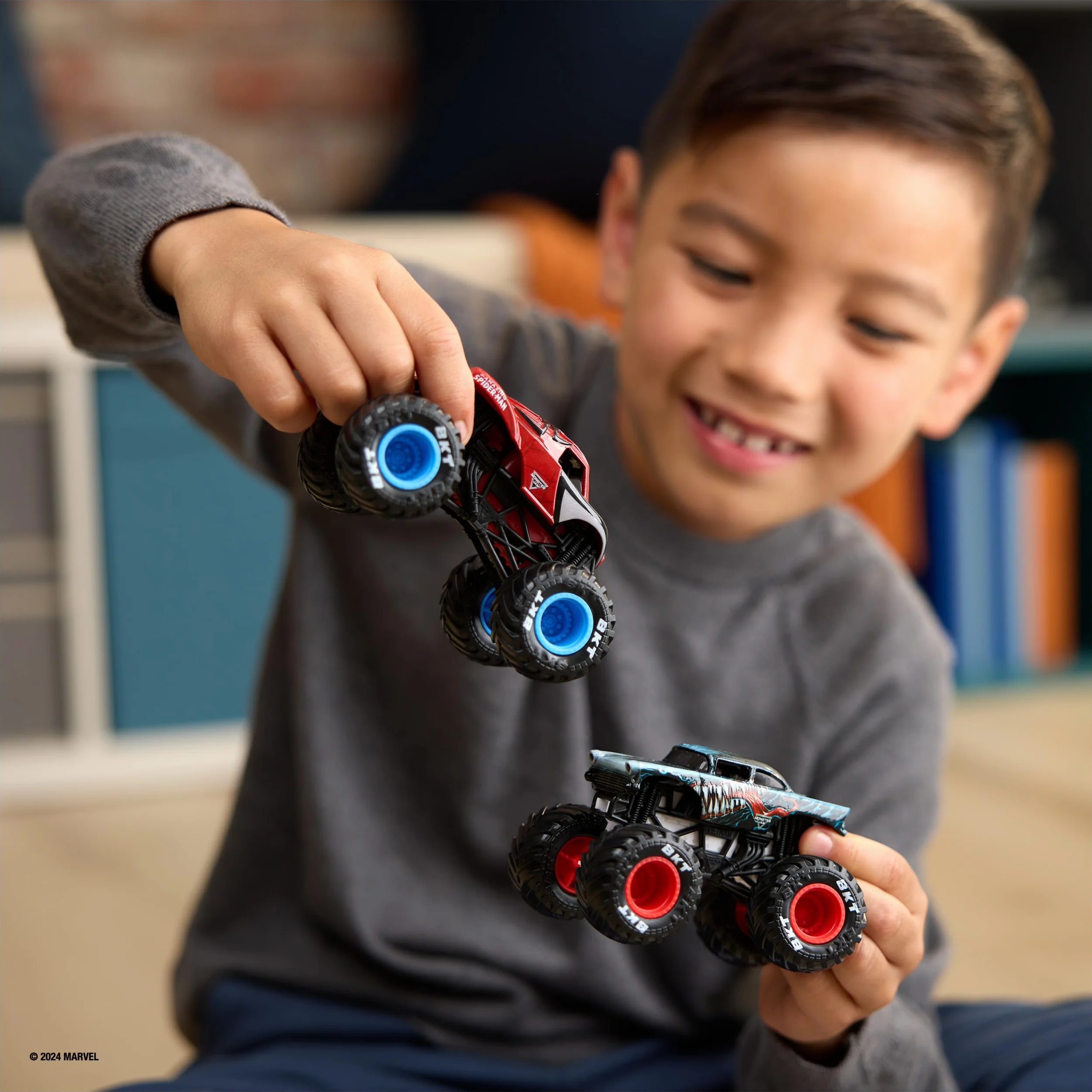 Monster Jam Pack 2 Coches Juguete Monster Truck Marvel Oficial Escala 1:64 Metálicos Venom Spiderman