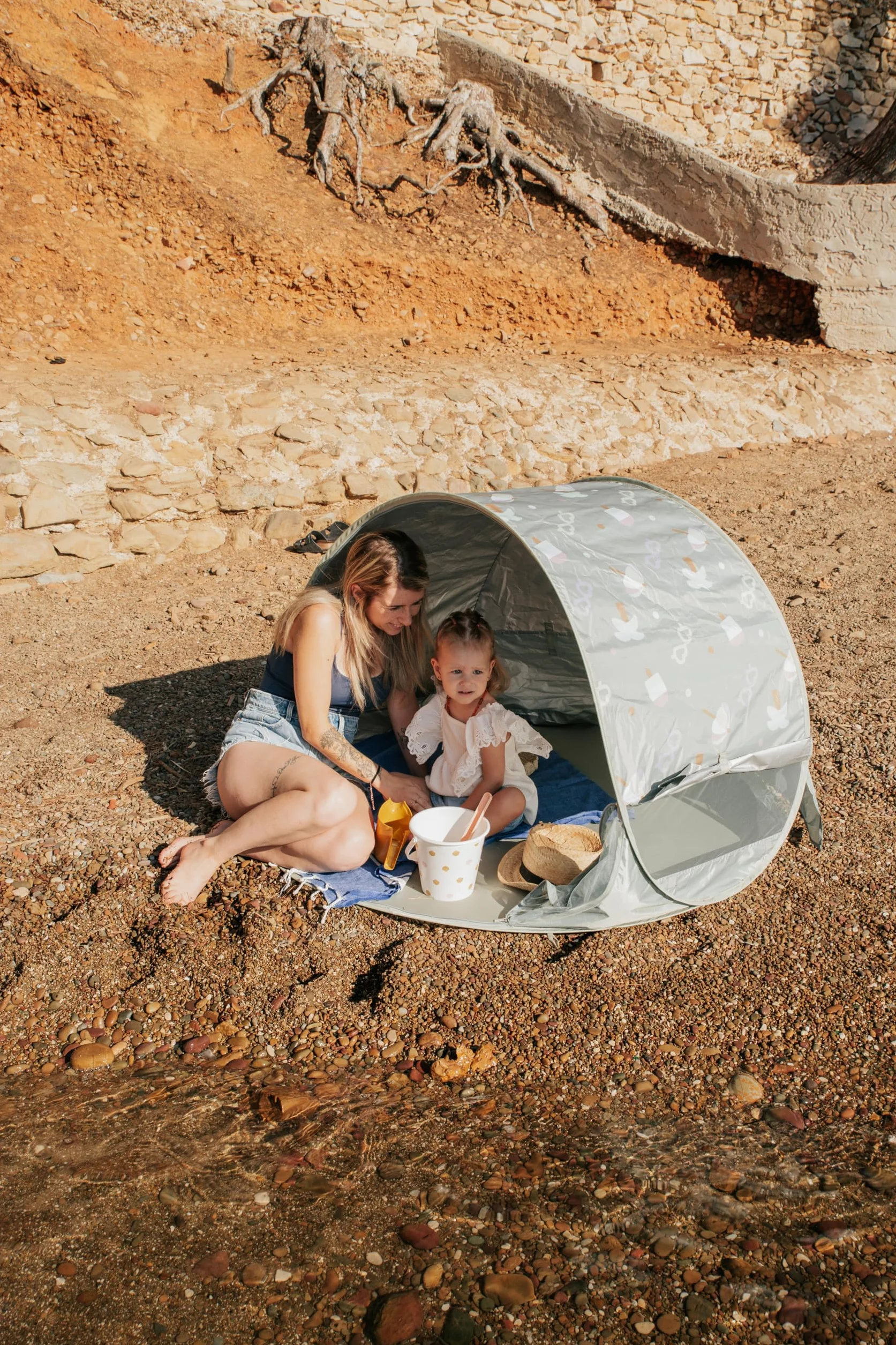BÉABA, Tienda De Playa para Bebé, Tienda Anti UV Infantil, Protección Solar Máxima UPF50+, Filtrado UV, Ventilación 360°, Mosquitera, Espaciosa, Sistema Pop-Up, Bolsa De Transporte, Breezy, Caqui