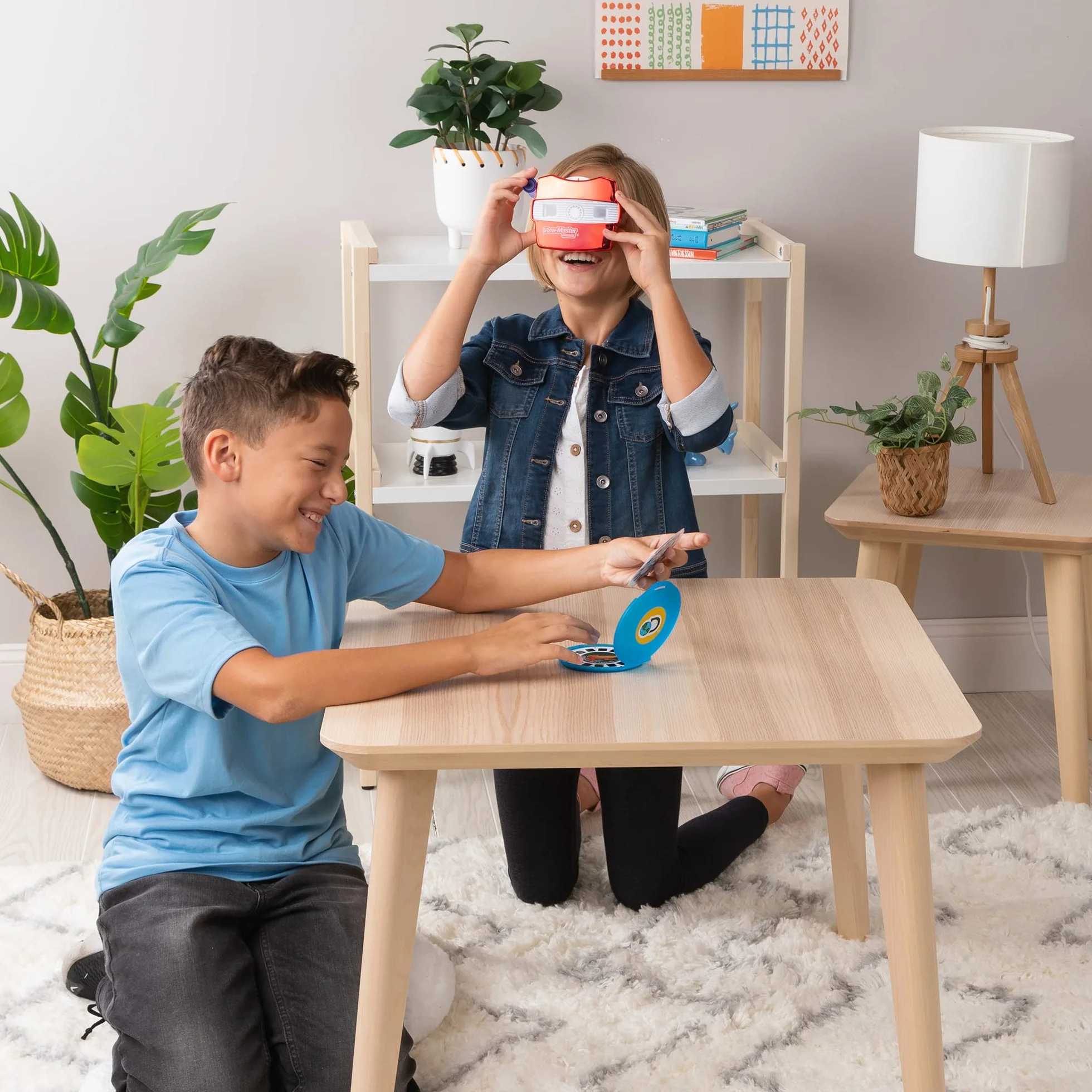 Basic Fun Classic View-Master Deluxe Edition con carretes Discovery Kids (visor metálico, estuche de almacenamiento y 5 carretes incluidos) - Exclusivo de Amazon