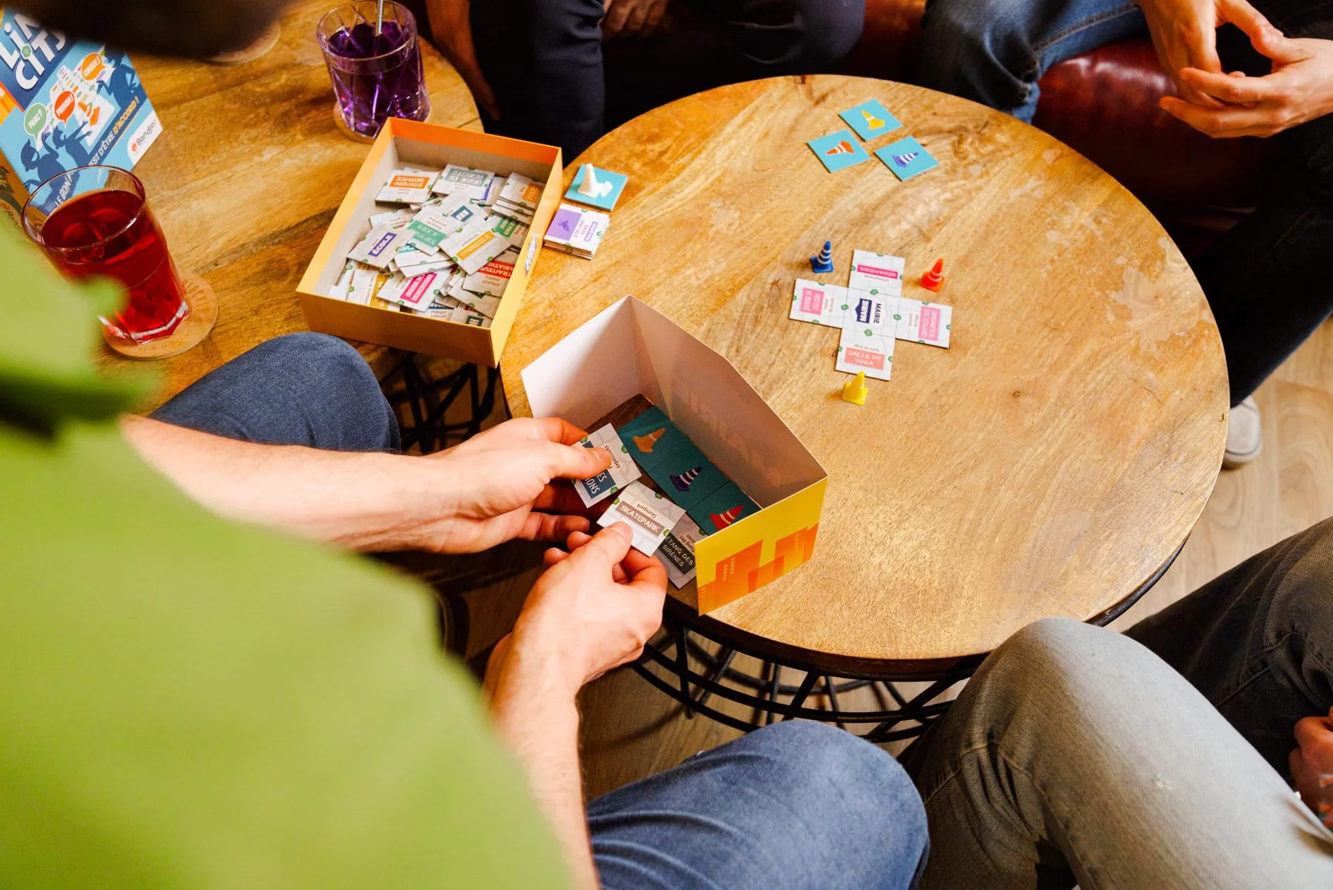 Bandjo! Link City – Juego de Mesa de Ambiente – Ideal para Amigos o Familiares – Cooperativo – Azulejos – A Partir de 8 años