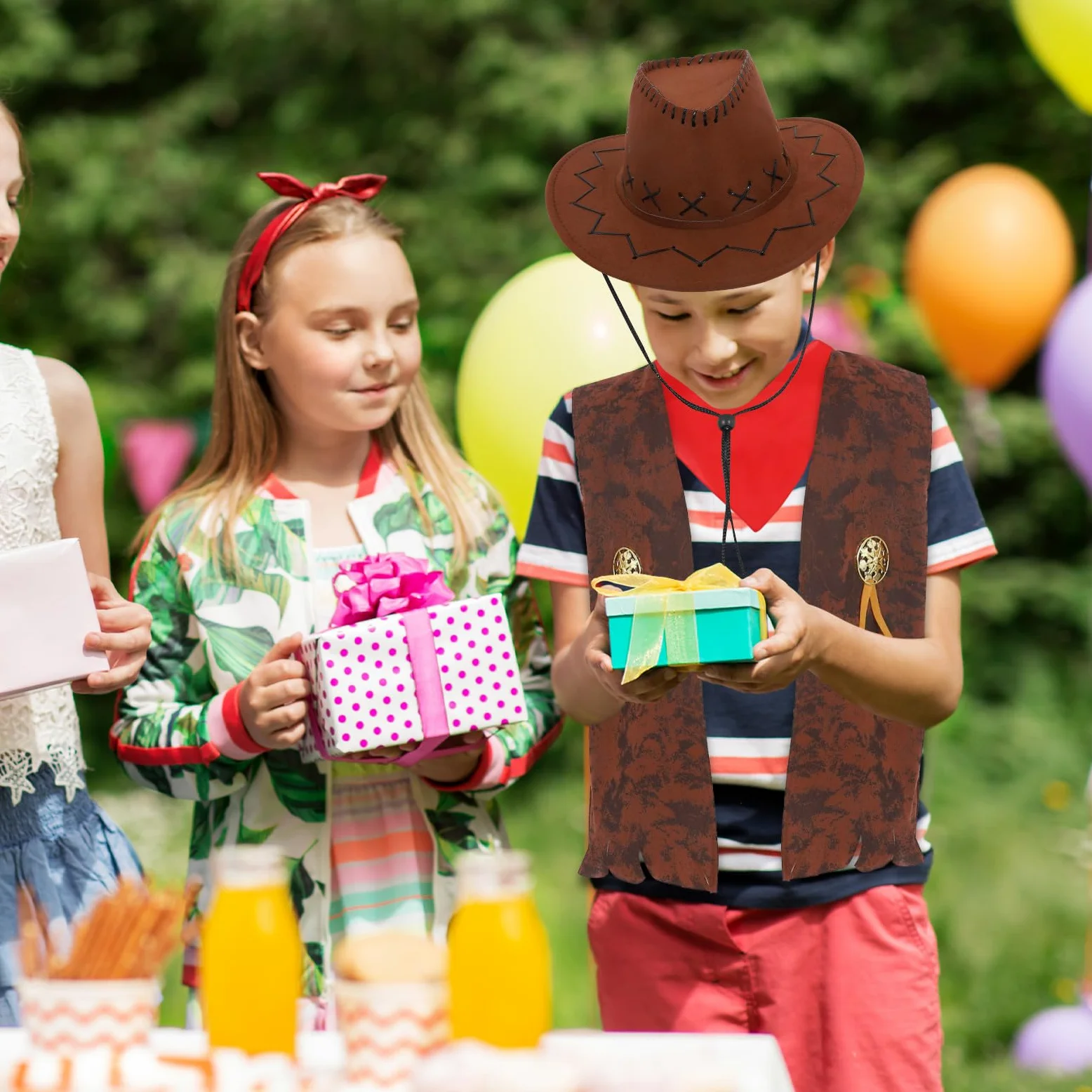 BESPORTBLE Disfraz de vaquero occidental para niños, juego de chaleco, sombrero, pañuelo para el cuello para Halloween, carnaval, fiesta de disfraces, color marrón, talla M (115-130 cm)