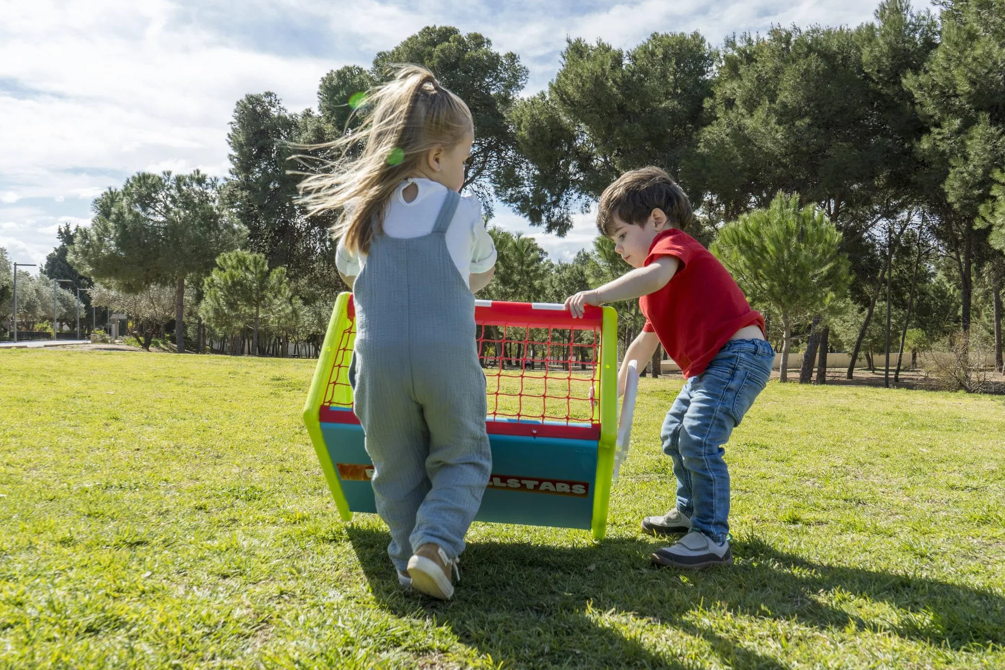 FEBER - Activity Cube 4 en 1, Cubo de Actividades, Juguete Completo, 3 Deportes: fútbol, Baloncesto y Golf, y es una Mesa, Accesorios incluídos,para fomentar la Actividad Infantil, Famosa (FEB03000)