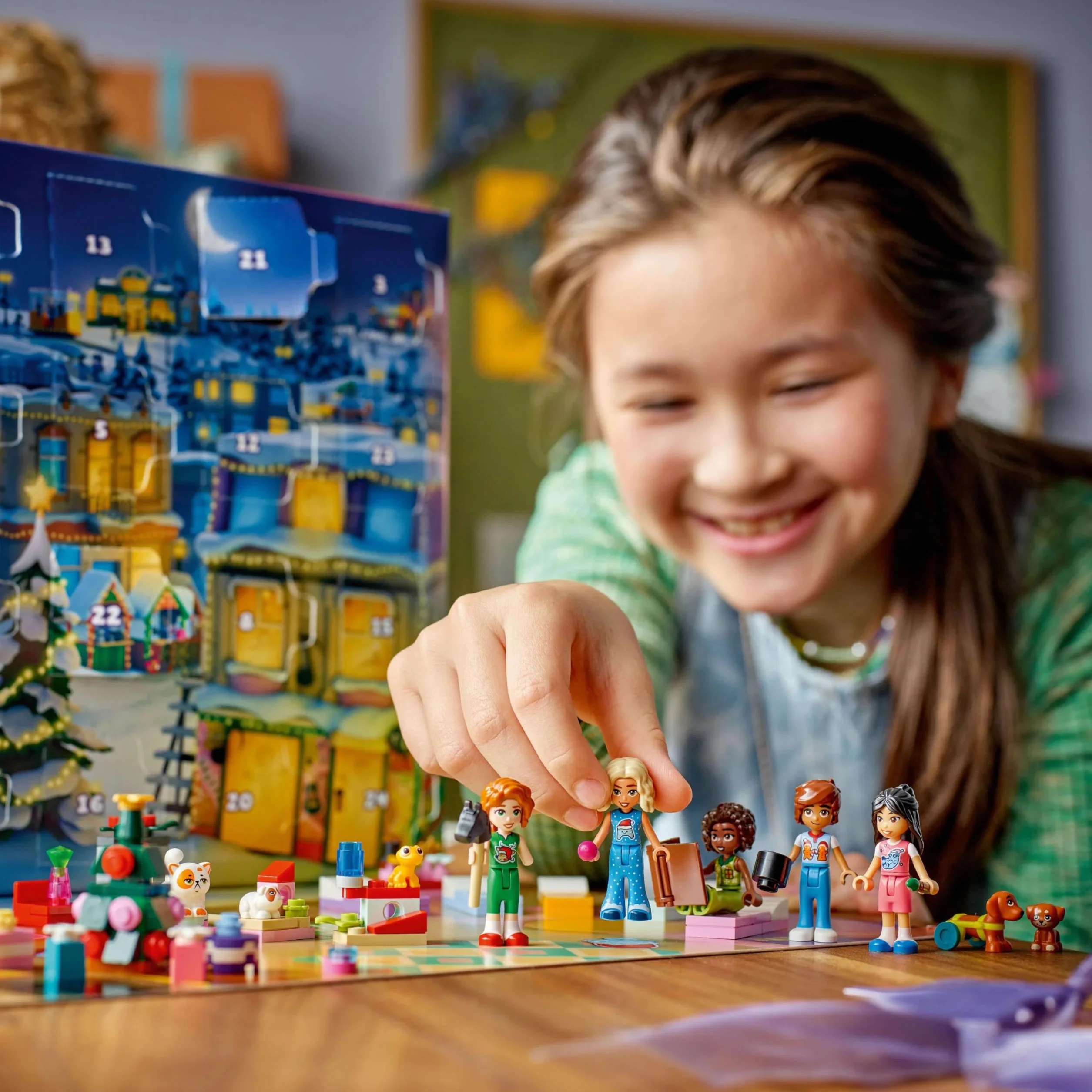 LEGO Friends Calendario de Adviento 2025 para Niñas de 6+ Años - Juguete para la Cuenta Atrás de Navidad con 24 Sorpresas Inc. 5 Mini Muñecas, 5 Figuras de Animales y Accesorios Adorables 42668