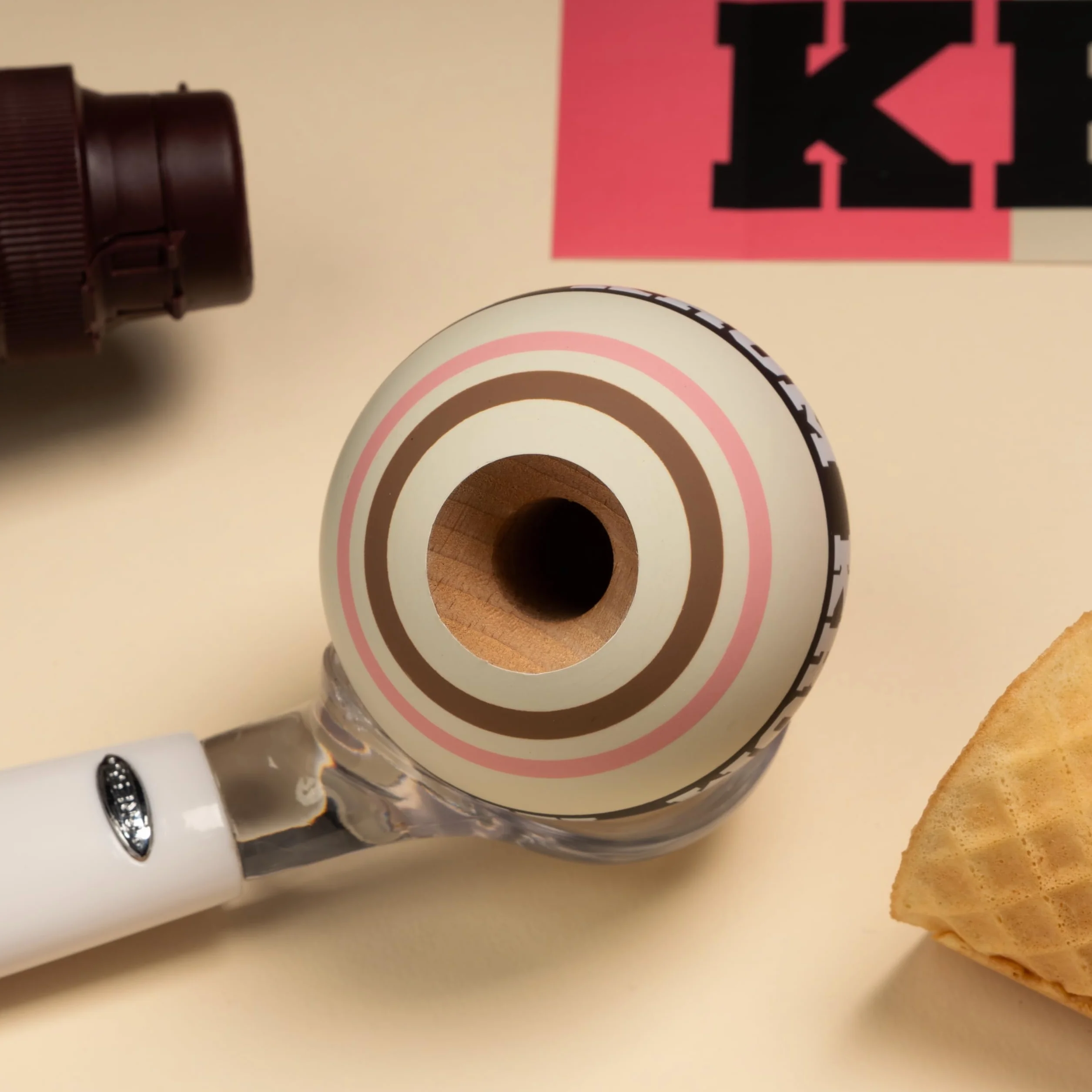 KROM Kendama STROGO Neapolitan Vanilla – Kendama de Madera para Principiantes y Jugadores avanzados – Juego de Habilidad para Uso Interior y Exterior – Juguete de Madera con Cuerda y Bola