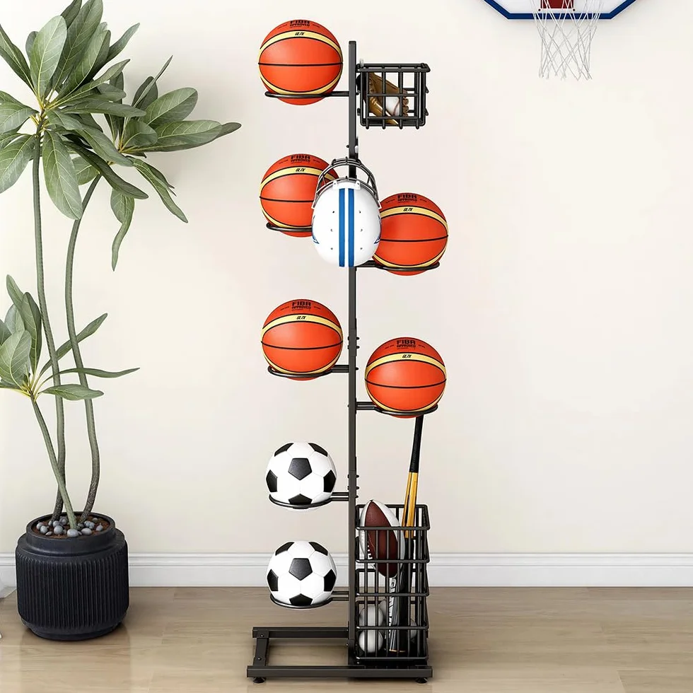 NUODWELL Estante de almacenamiento de pelotas, organizador deportivo con cesta y ganchos, estante de baloncesto de metal, para garaje y hogar