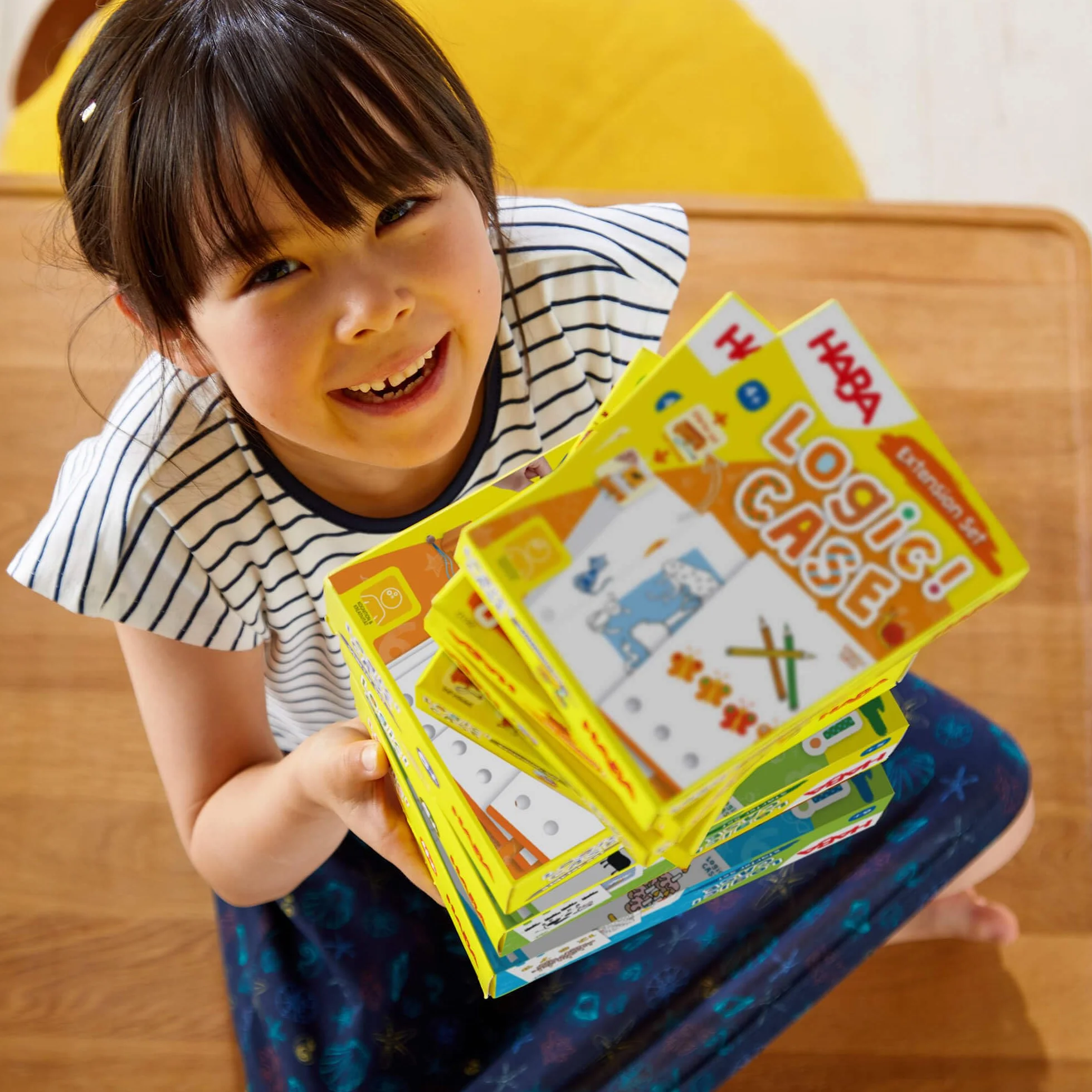 HABA Logic! Case Extension Set Vacaciones & Viajes, Juego de lógica para niños a Partir de 7 años, Juego de Rompecabezas. Juego de Viaje, Juego para 1 Jugador