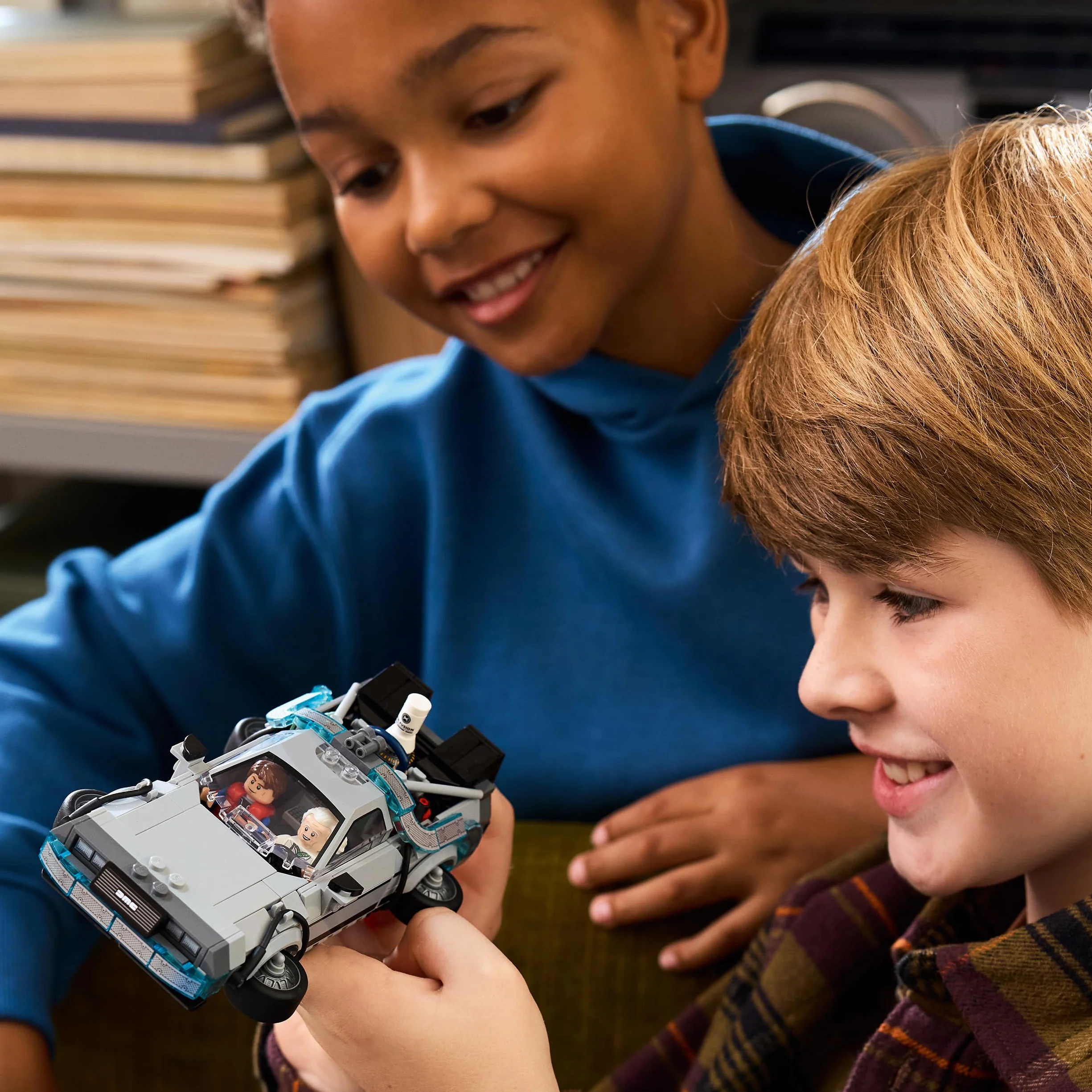 LEGO Speed Champions Máquina del Tiempo de Regreso al Futuro - Maqueta de Coche de Juguete con Minifiguras de Marty McFly y Doc Brown - Regalo para Niños y Niñas de 9+ Años y Fans de la Película 77256
