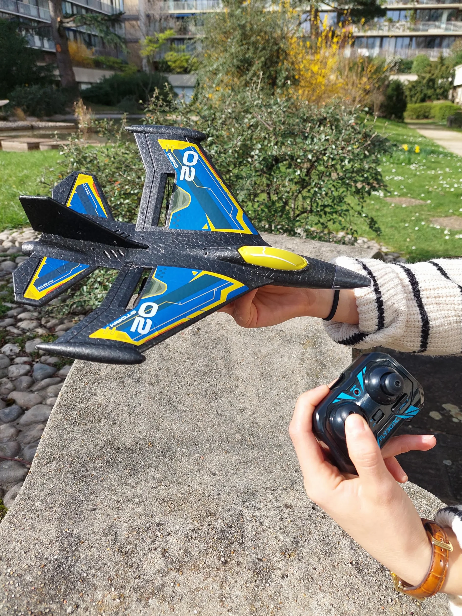 Silverlit- FLYBOTIC-Avión teledirigido Sonic Evo-azul-31cm, 85741, Estilo