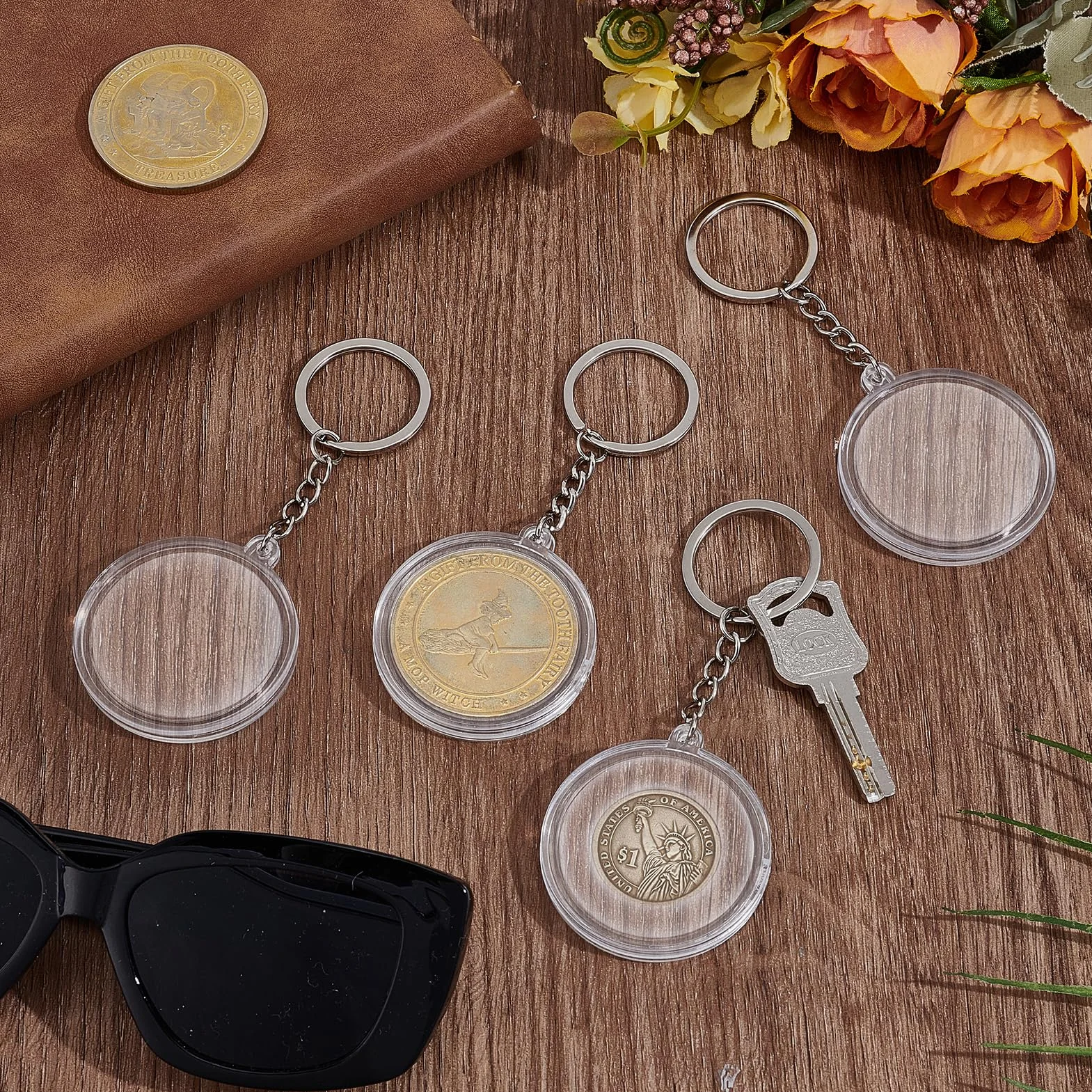 NICENEEDED 4 Llavero Porta Monedas, 1.57" Estuche Transparente con Cápsulas Duras para Monedas, Ideal para Medallones Y Colección de Monedas de Recuerdo.