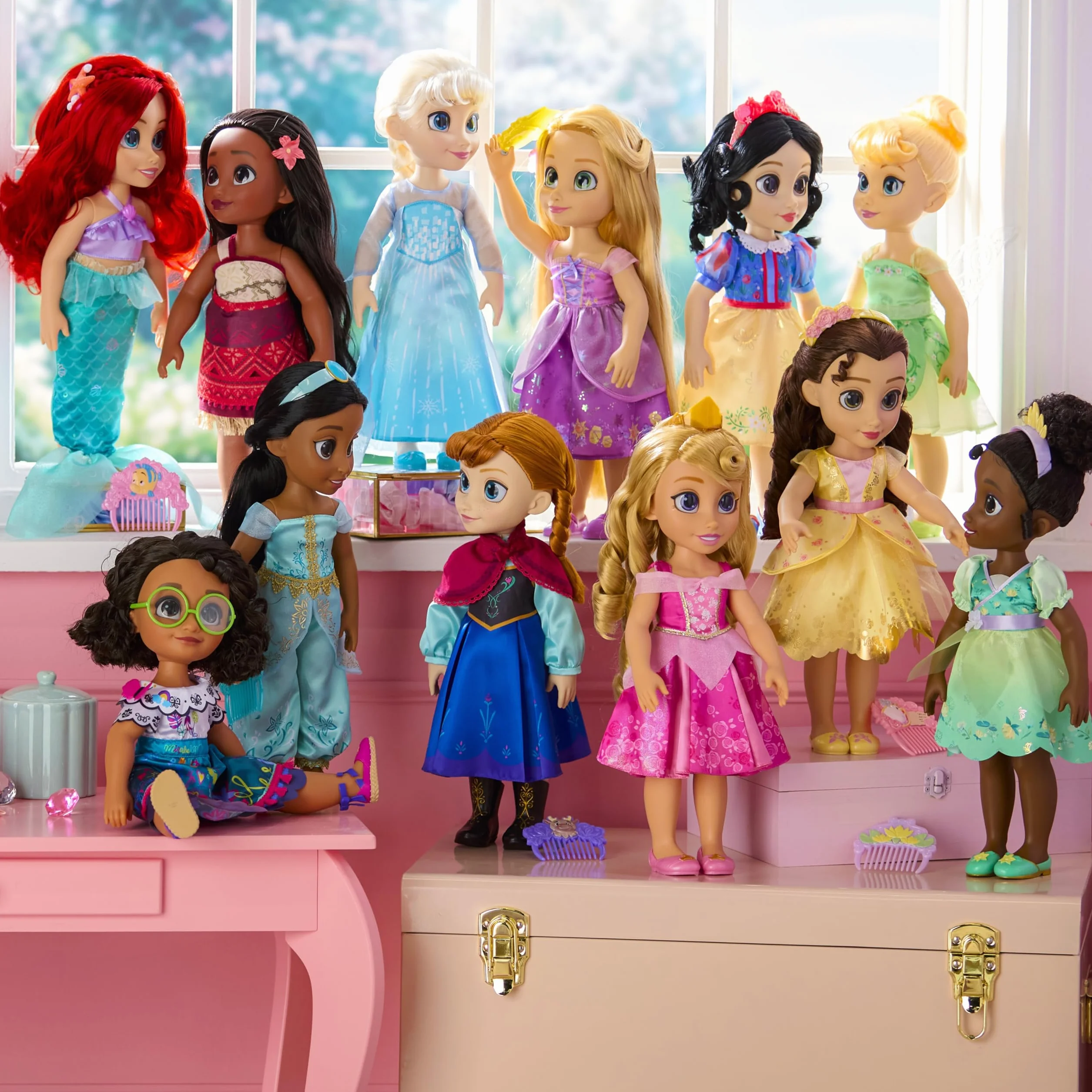 Disney Store Official, Enredados, Rapunzel, colección Once Upon a Story, muñeca con Cepillo para el Pelo de Juguete, 40,5 cm, a Partir de 3 años