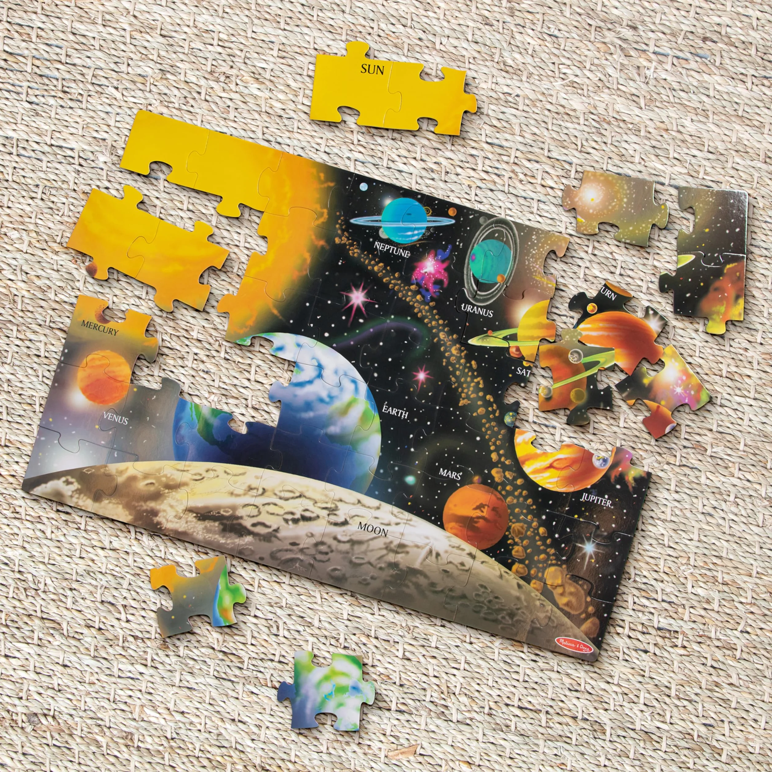 Melissa & Doug - Puzzle de Suelo del Sistema Solar, Superficie fácil de Limpiar, 48 Piezas, 91 cm x 60 cm, niñas y niños, Ideal para Edades de 3-6 años - Certificados FSC