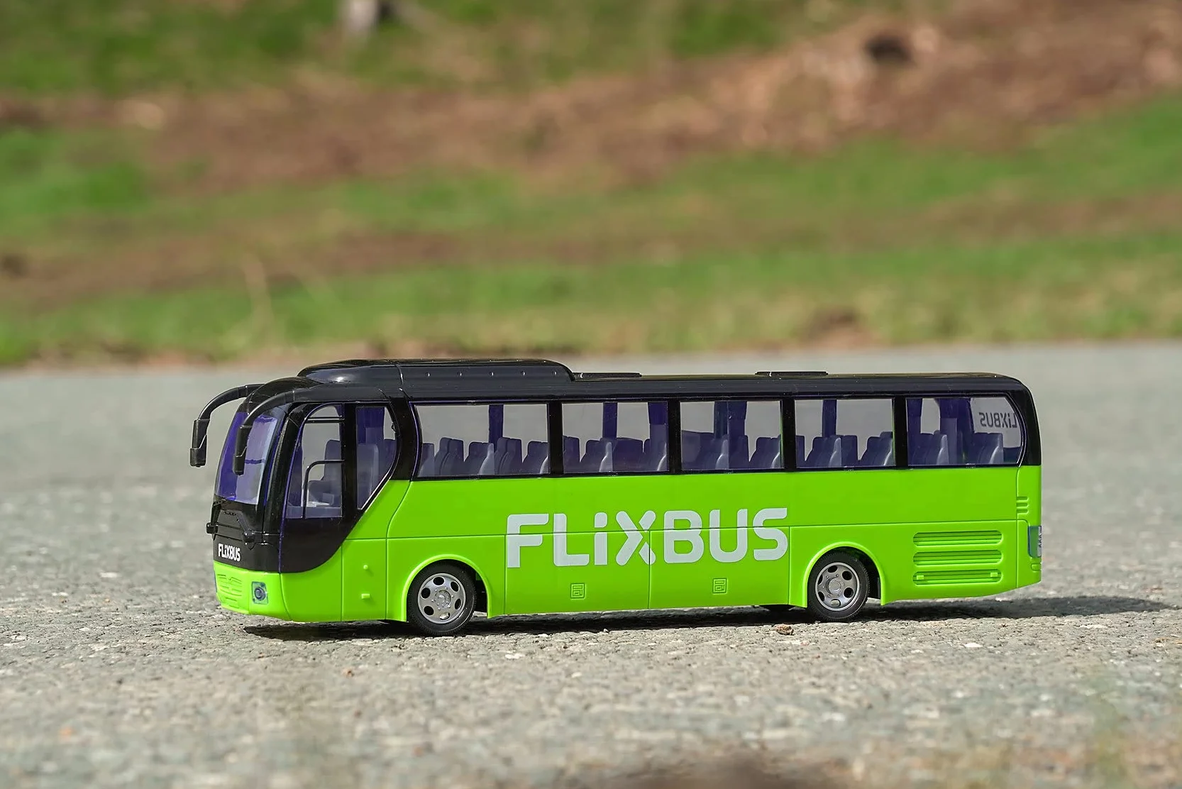 Carson 500907342 FlixBus 2.4GHz - 100% Listo para Conducir, autobús de Juguete, Coche de Juguete, Coche teledirigido, para niños a Partir de 8 años, Tiempo de conducción Aprox. 60 min.