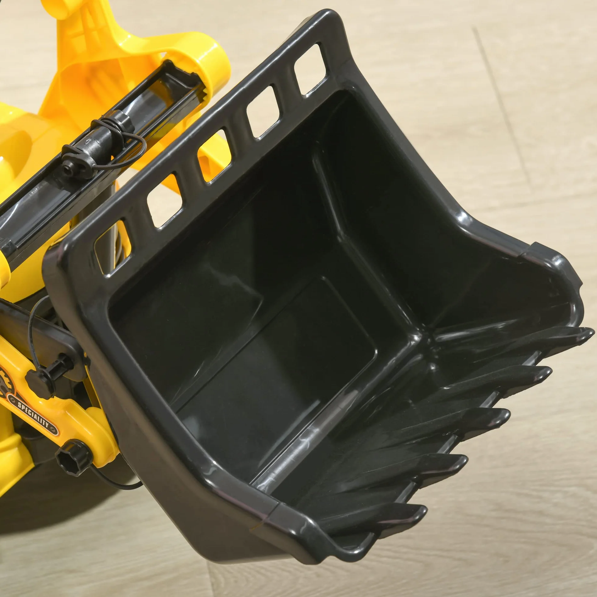 HOMCOM Tractor a Pedales para Niños de 18 a 48 Meses, Excavadora para Niños con Pala Delantera, Bocina, Volante y Compartimento Oculto bajo el Asiento, Carga 30 kg, 80x26,5x39 cm, Amarillo
