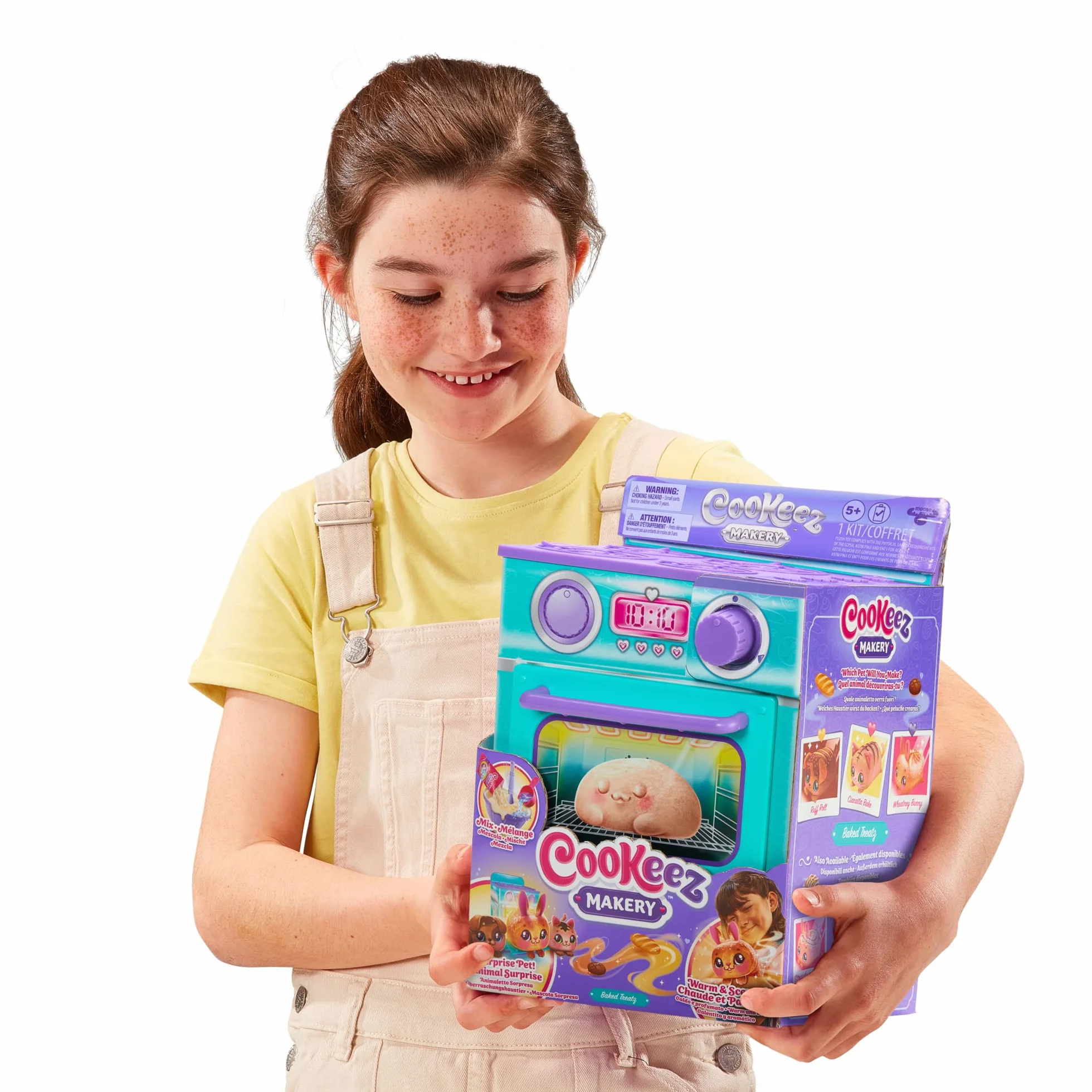 Horno de Cookeez Makery. Horno y Baked Treatz. ¡Mezcla y CREA a tu Mejor Amigo! Mete la Masa en el Horno y se transformará en un Peluche Interactivo, calentito y perfumado. ¿Qué Peluche crearás?