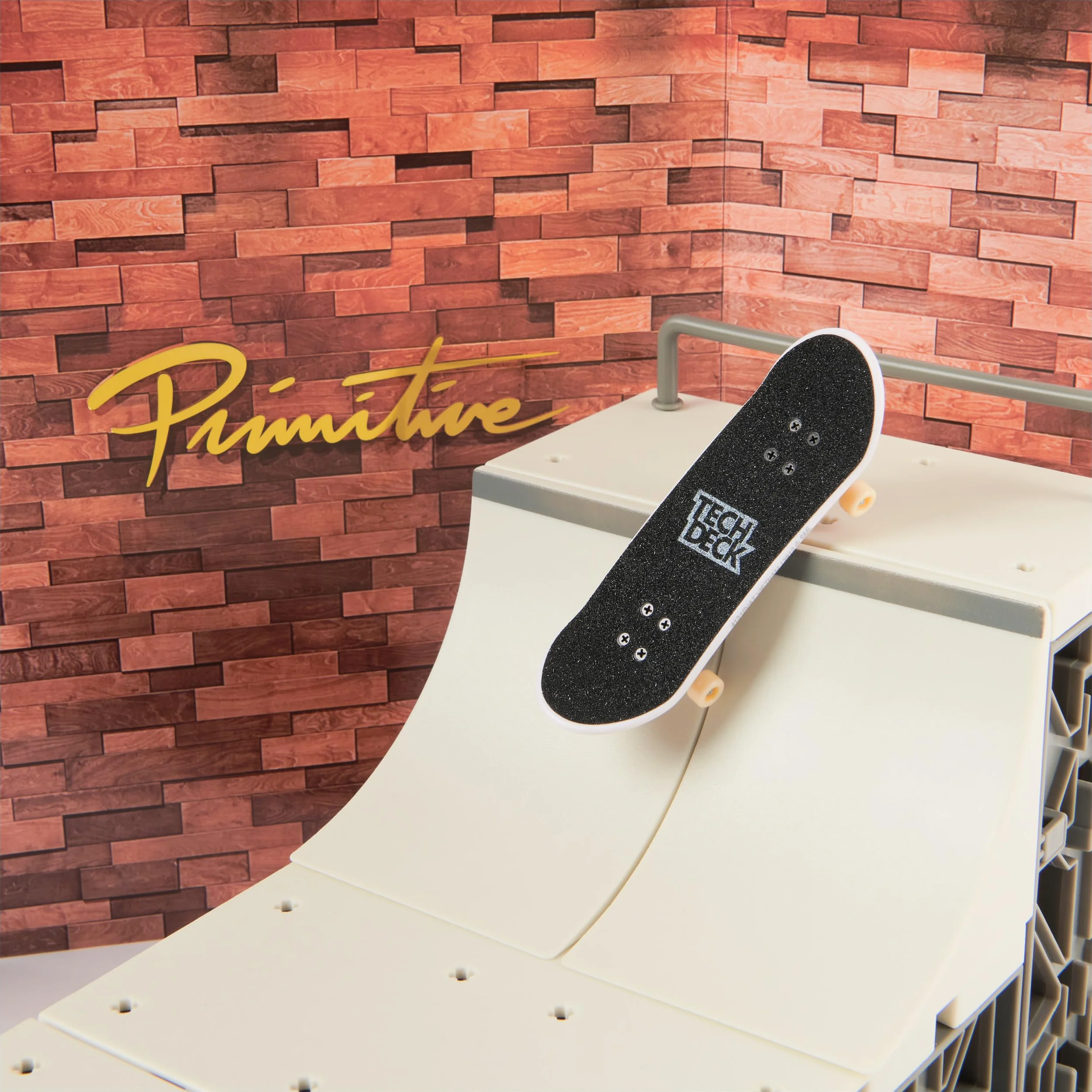 Spin Master Tech Deck, Primitive X-Connect Skate Park, Juego de rampa para Personalizar y Construir con Fingerboard Exclusivo, Juguetes para niños a Partir de 6 años