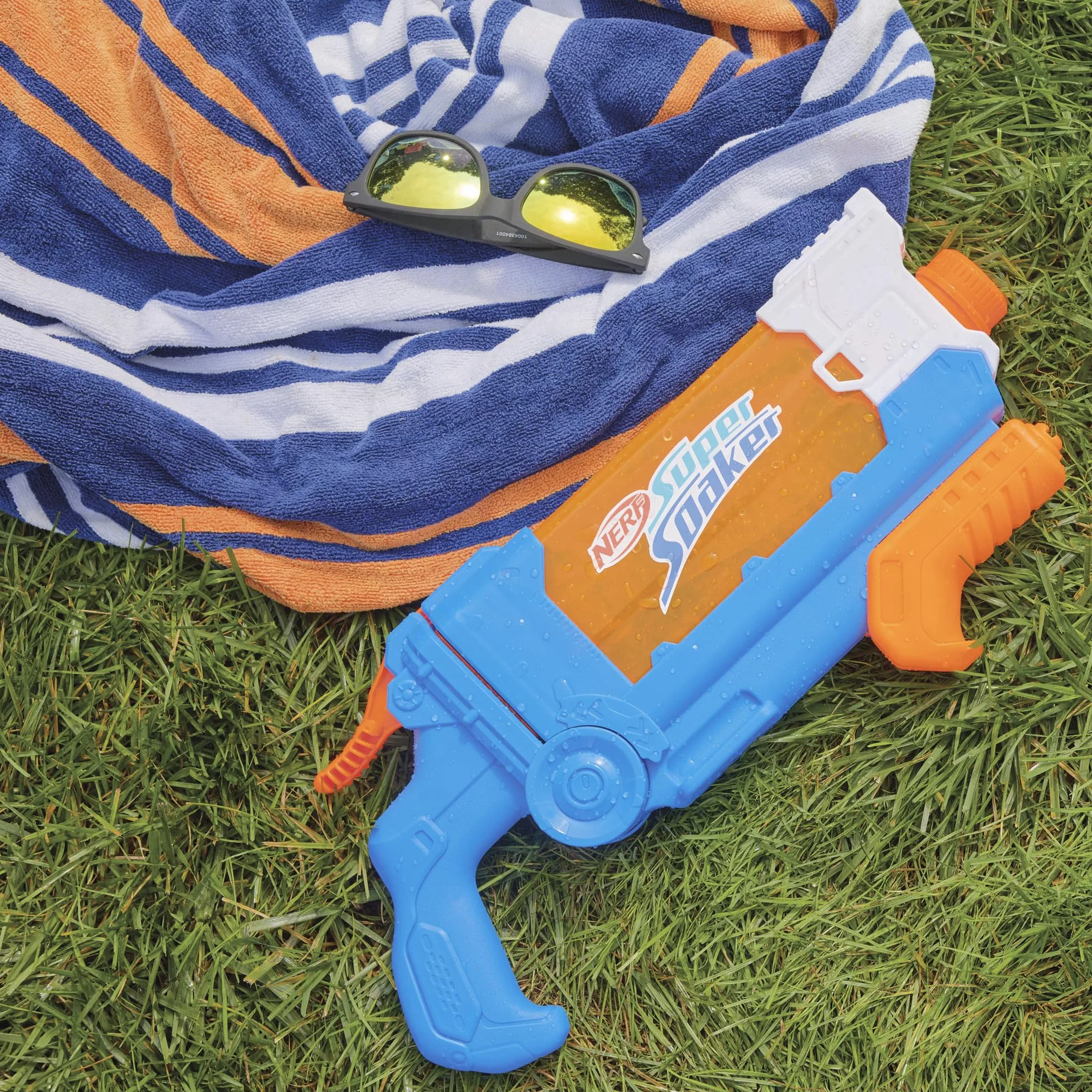 Hasbro Nerf Super Soaker Flip Fill, Lanzador de Agua para Niños y Niñas a Partir de 6 Años, 4 Estilos de Rociado, Llenado Rápido, Tanque de 0,8 L, Juegos de Exterior