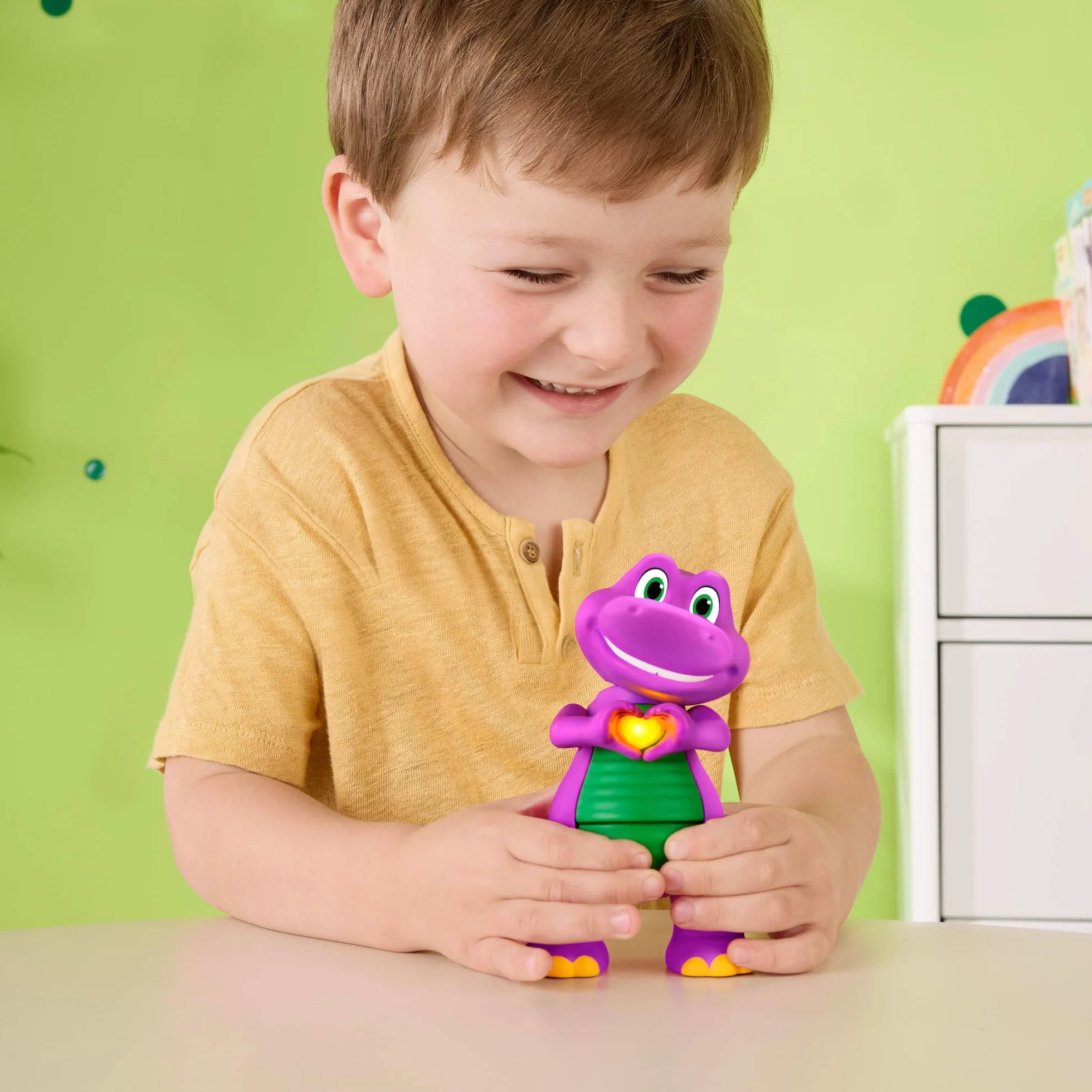 Barney Fisher-Price Barney's World Heart Hands Juguete Musical de Figura 14,48cm de Altura con Luces, para niños y niñas de Preescolar a Partir de 2 años, JFF05