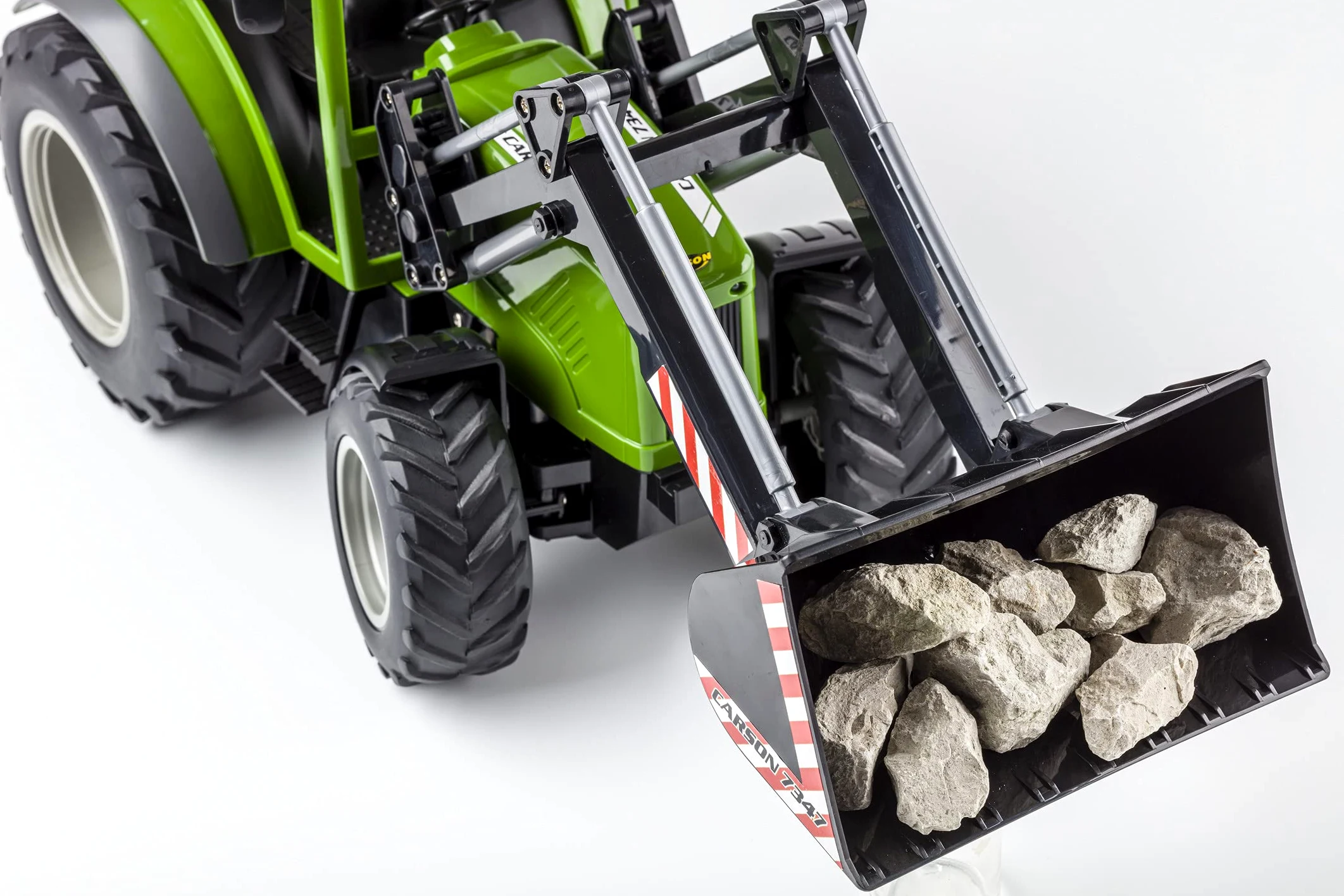 Carson 500907347 Tractor RC con Cargador Frontal 1:16 - Vehículo teledirigido, vehículo agrícola para niños a Partir de 8 años, Apto para Uso en Exteriores, Pilas y Mando a Distancia incluidos