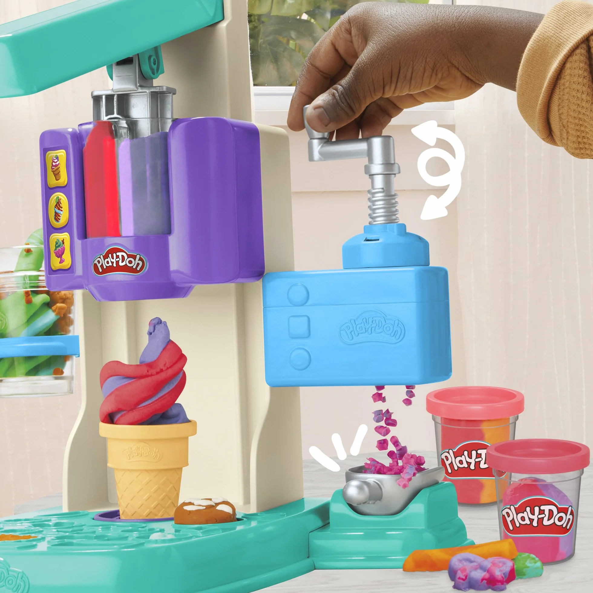 Play-Doh Hasbro Heladería Multicolor, Juego de Comida, 5 Botes de Plastilina de Colores, Manualidades para Niños y Niñas a Partir de 3 Años, Juguete Creativo, Moldes de Helado